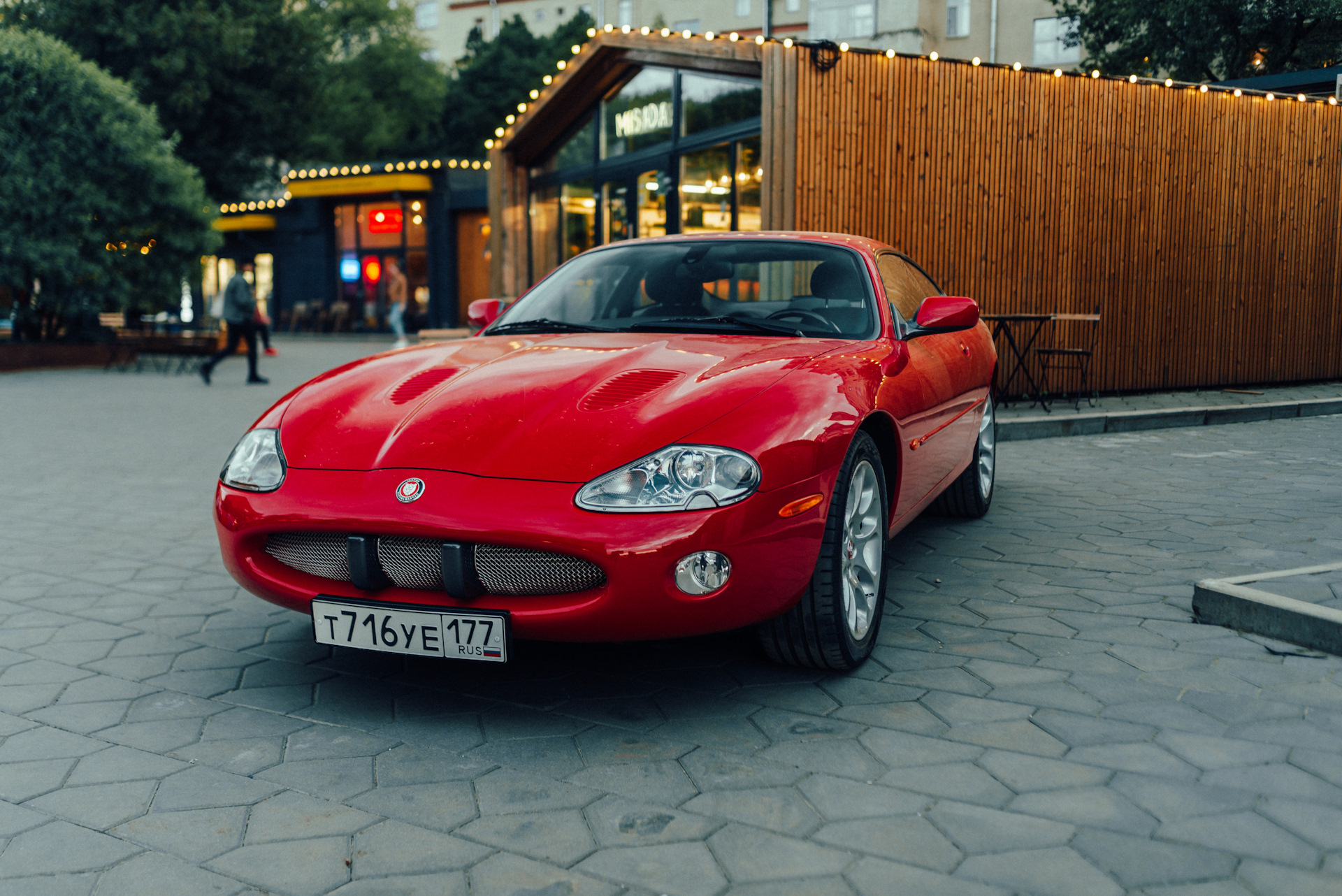 Bowers Wilkins Jaguar XKR