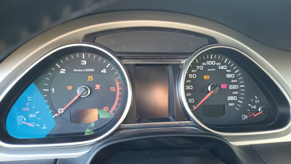 Не реагирует на ключ/кнопку старт, герлянда лампочек на приборке — Audi ...