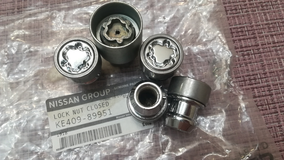 Ниссановскике секретки — Nissan Almera II (N16). Запчасти на фото: KE40989951