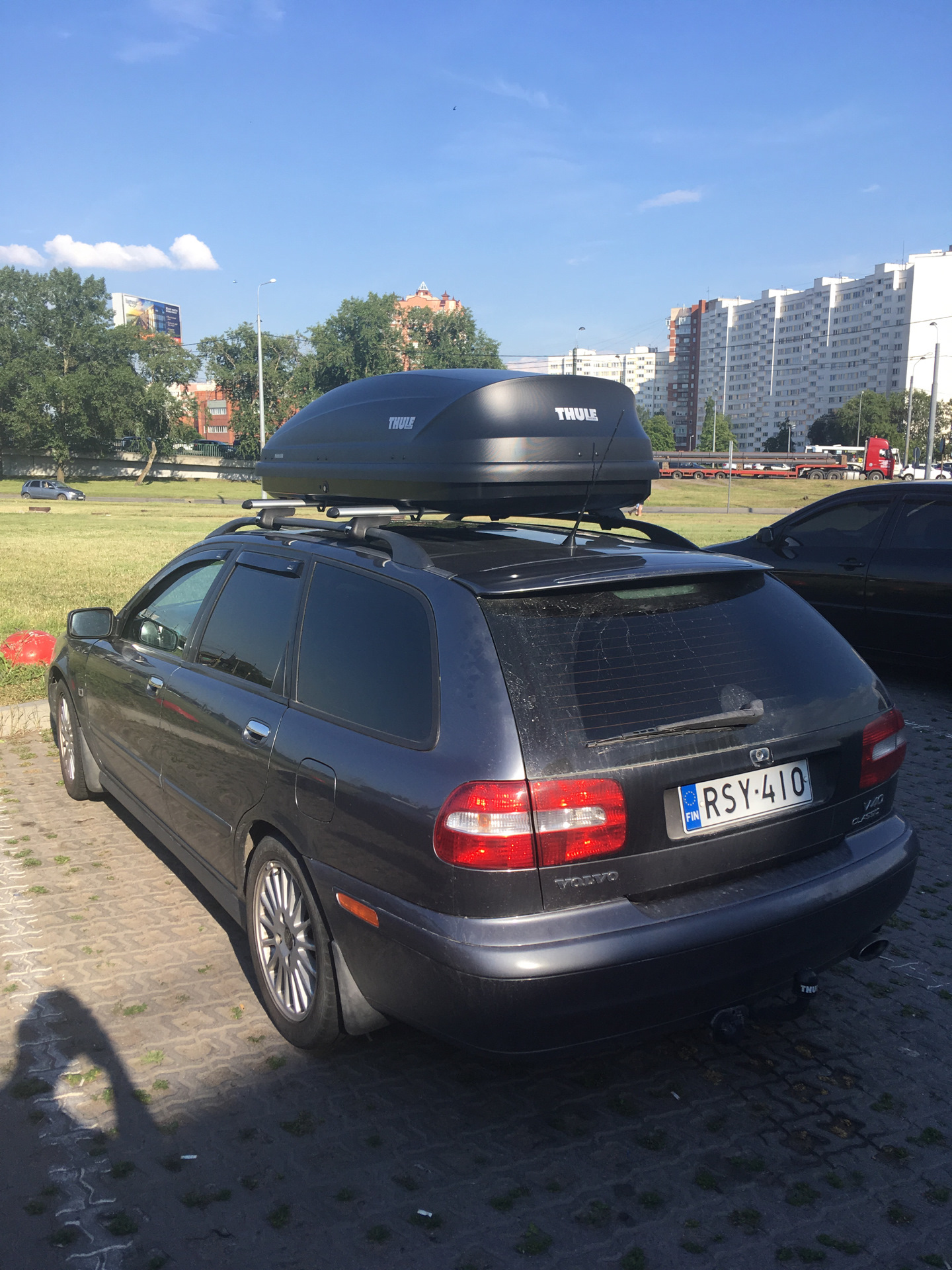 Volvo thule. Багажник + бокс на Вольво v40. Thule for Volvo s80 2004. Thule Volvo. Thule Volvo 940.