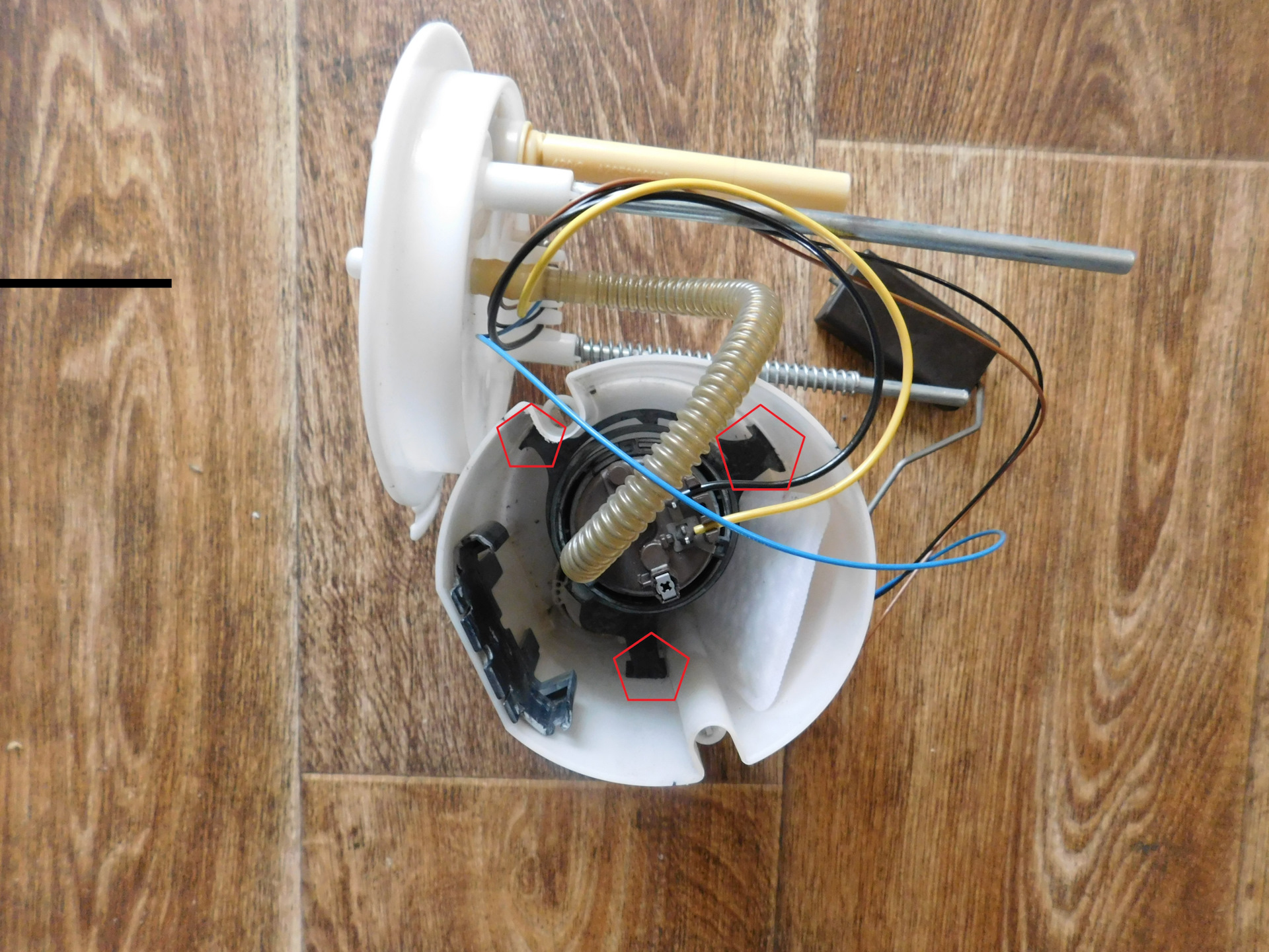 Замена фильтра в топливном насосе VAG 1K0 919 051 CK — Skoda Octavia A5 ...