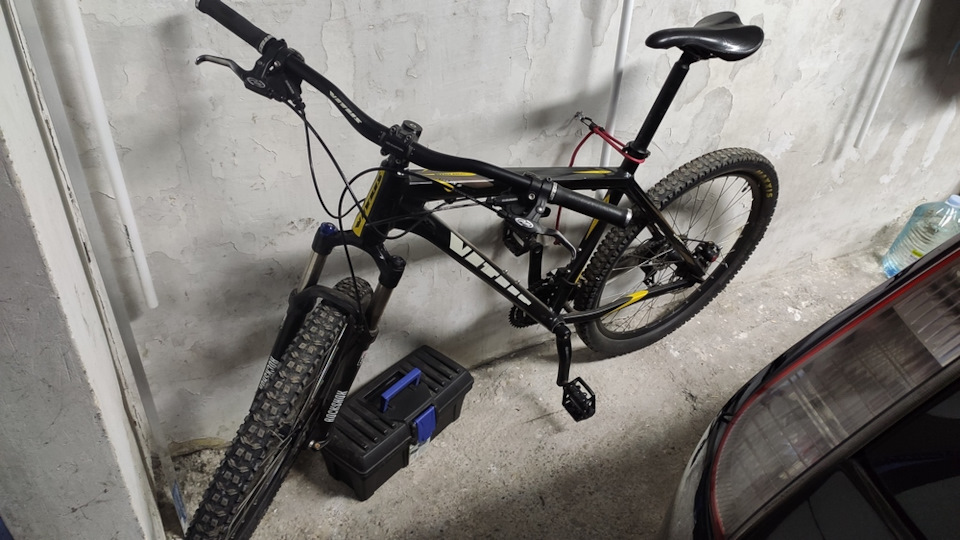 Простое крепление велосипеда в гараже — DRIVE2