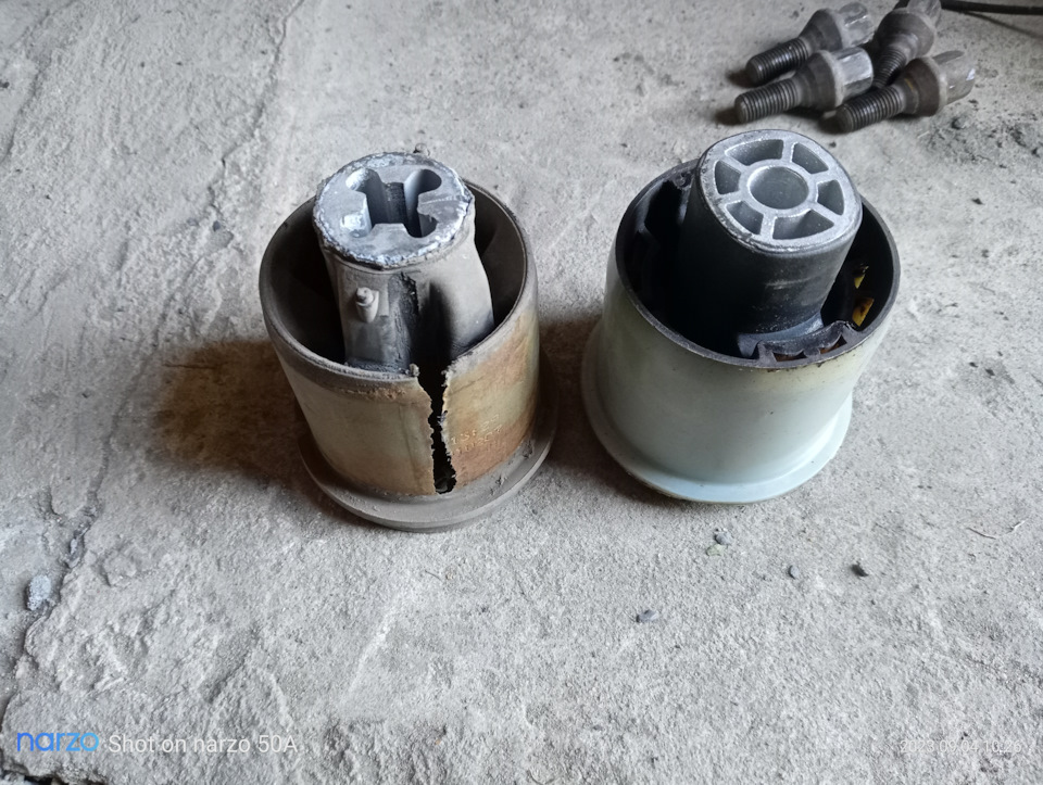 Сайлентблоки поставил от Меган 3 .Выглядят надежней — Renault Megane II