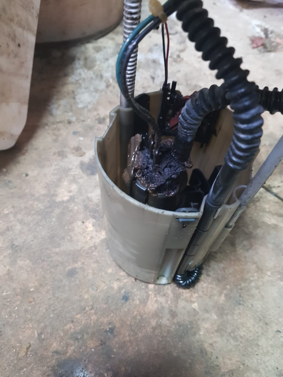 413100км — умер бензонасос. — Great Wall Wingle 5, 2,2 л., 2012 года ...