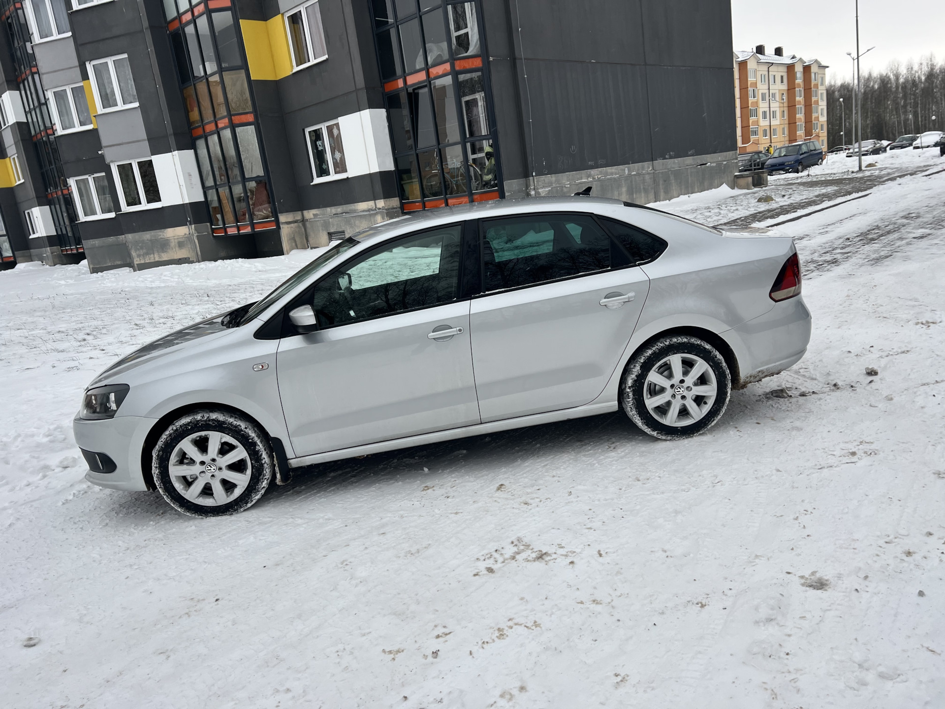 Установка задних пружин Lesjofors 4295034 — Volkswagen Polo Sedan, 1,6 ...