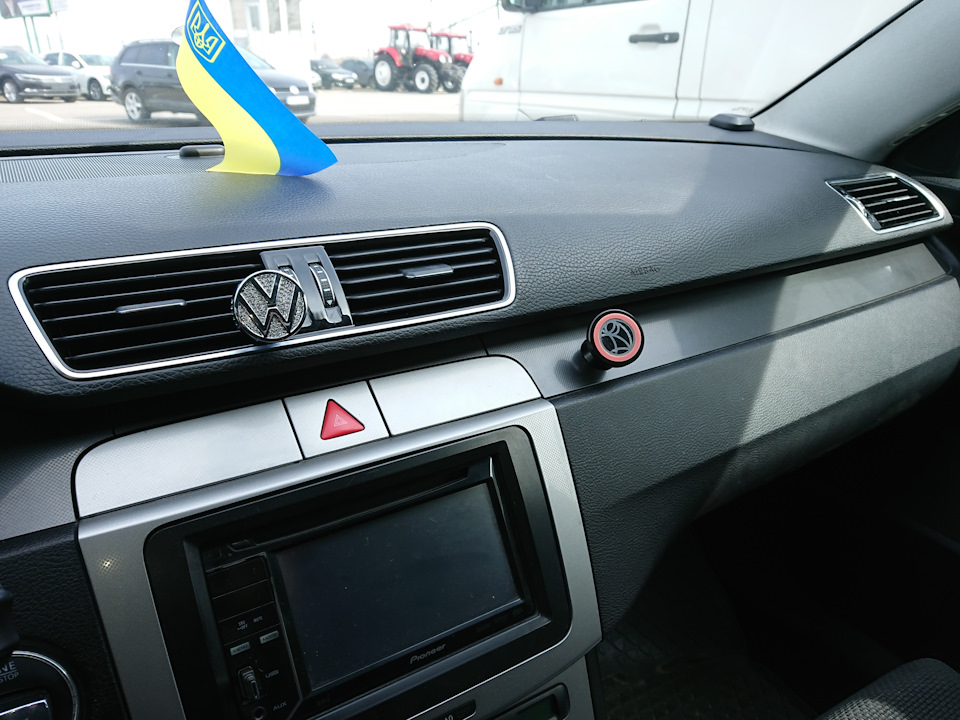 Замена электрозамка двери — Volkswagen Passat B6, 2 л, 2006 года ...