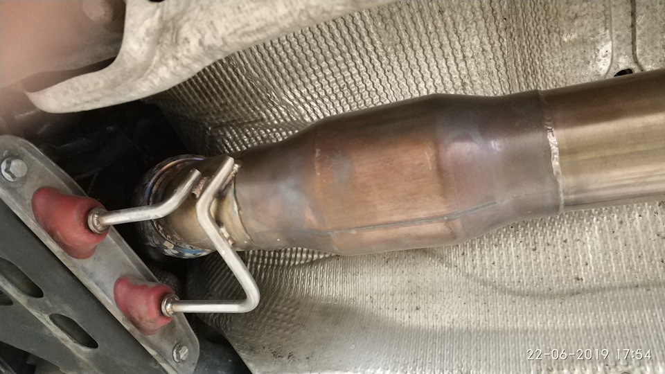 Даунпайп со спорт-катализатором — Skoda Octavia A7 Mk3. Запчасти на фото: 22062019