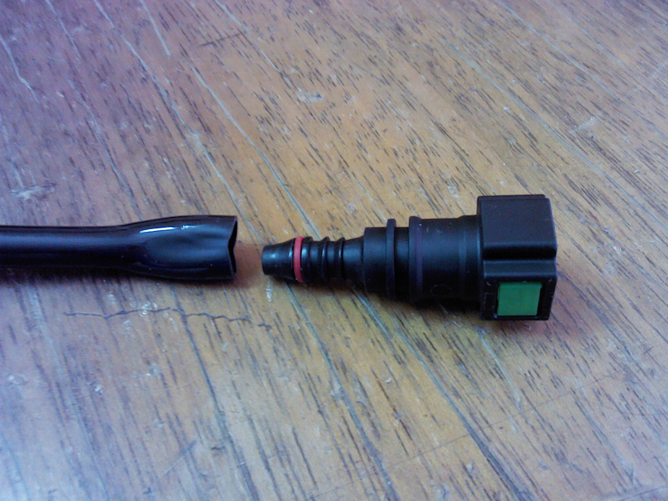 Как одеть быстросъем на пластиковую трубку бензопровода