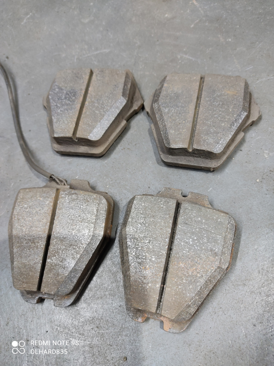 Скрипят колодки? — Audi A8 (D2), 3,3 л, 2000 года | своими руками | DRIVE2