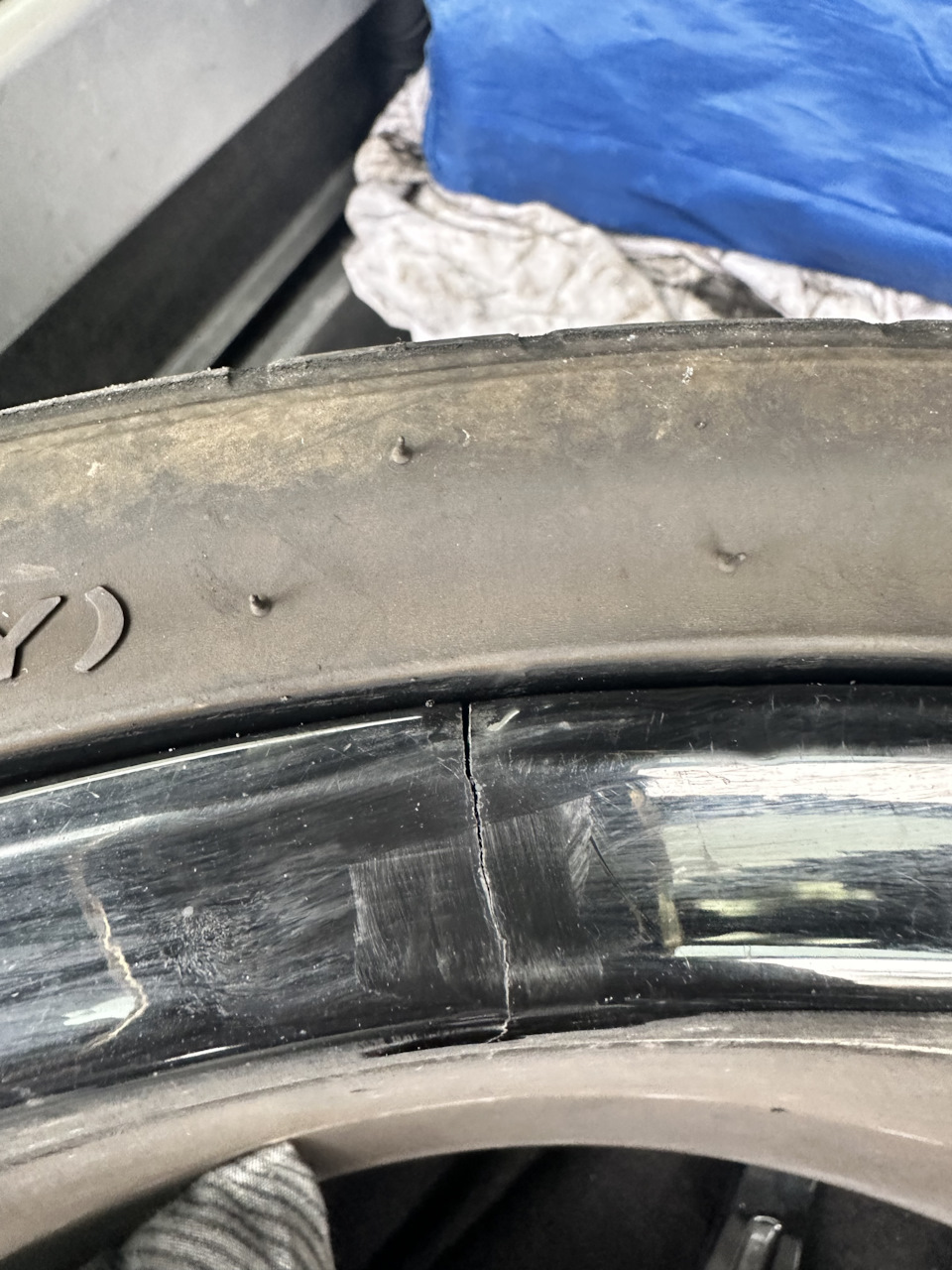 Треснул диск. — Audi A6 Avant (C6), 3 л, 2007 года | колёсные диски ...