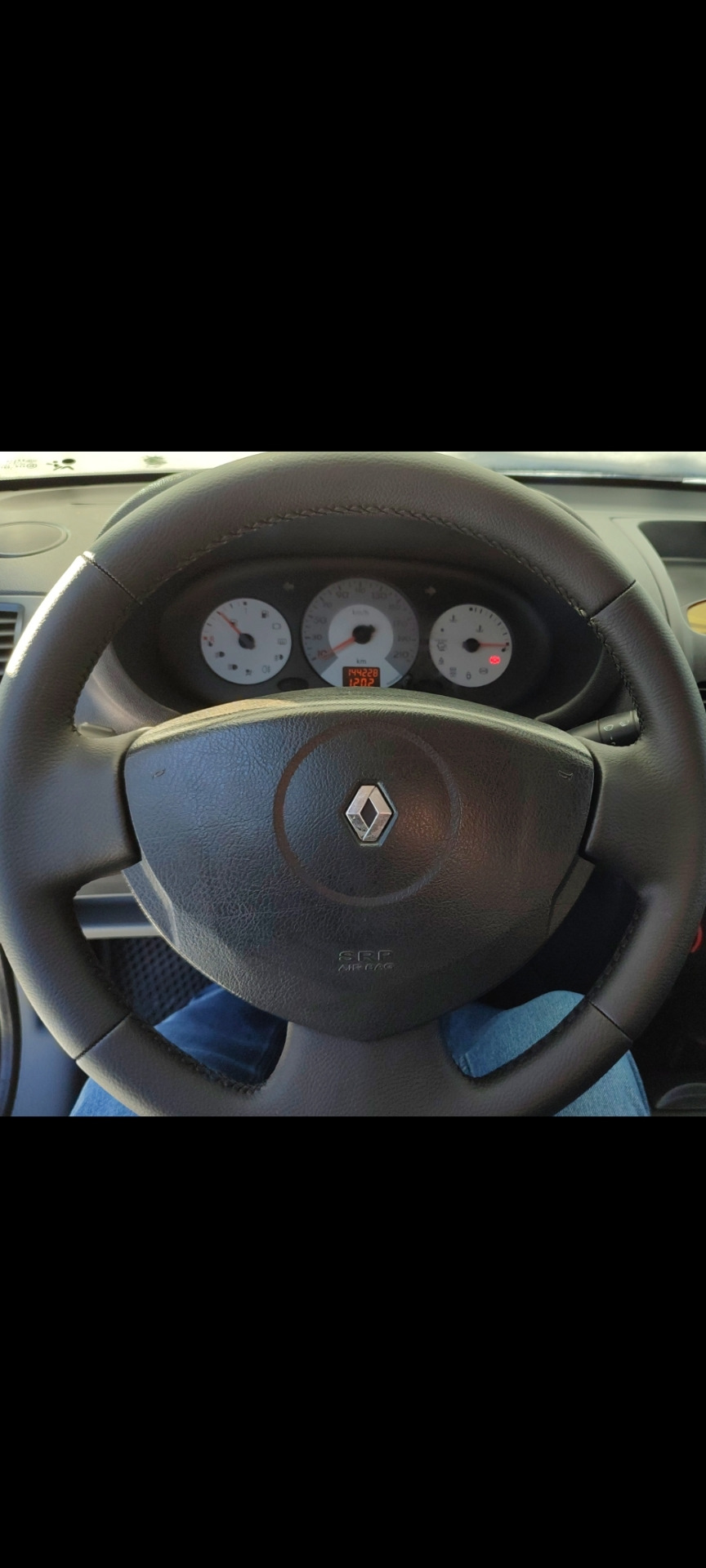Обтяжка руля. — Renault Symbol, 1,4 л, 2007 года | тюнинг | DRIVE2