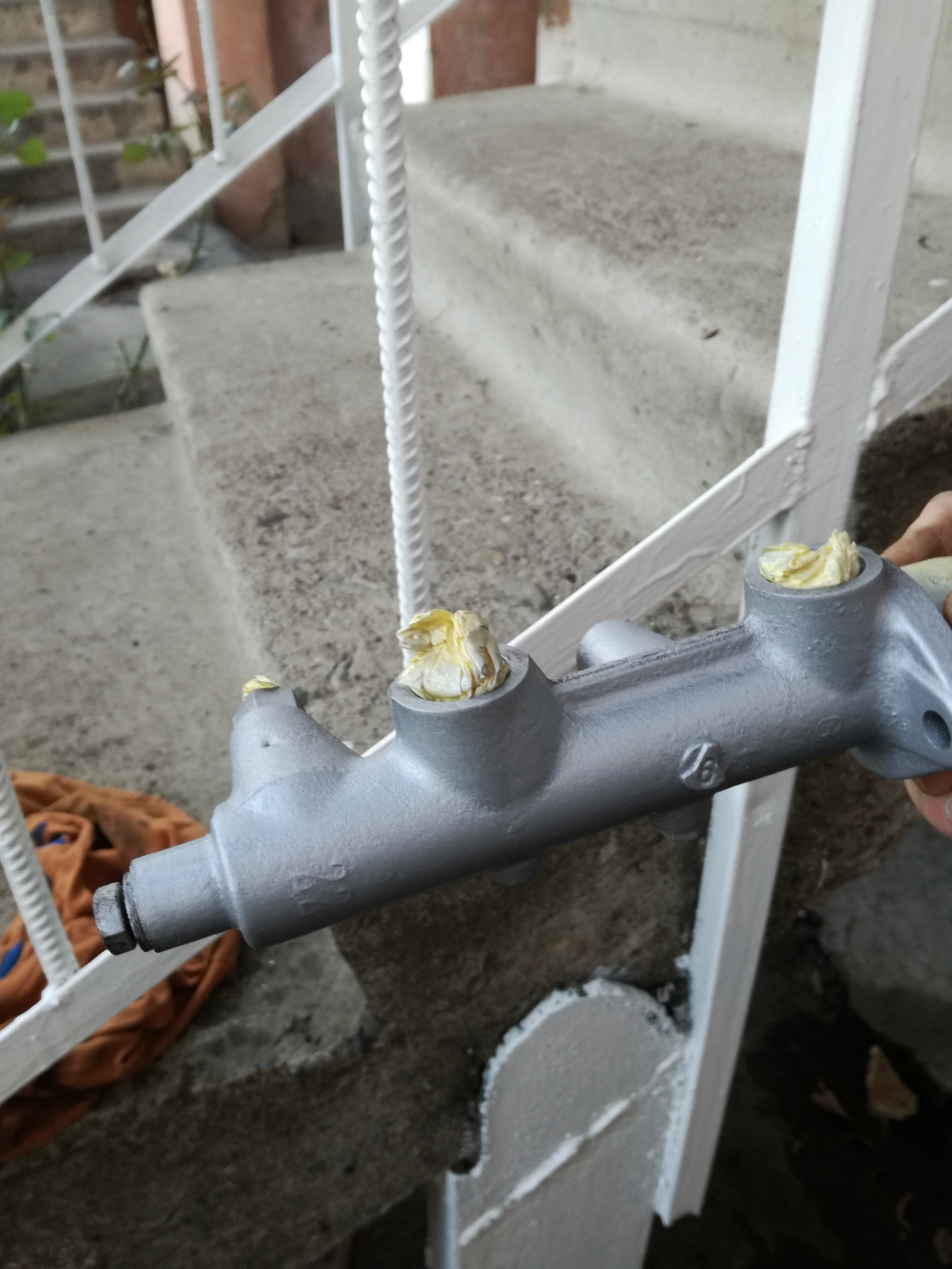 Замена главного тормозного и вакуума — Opel Rekord E, 2 л, 1985 года ...