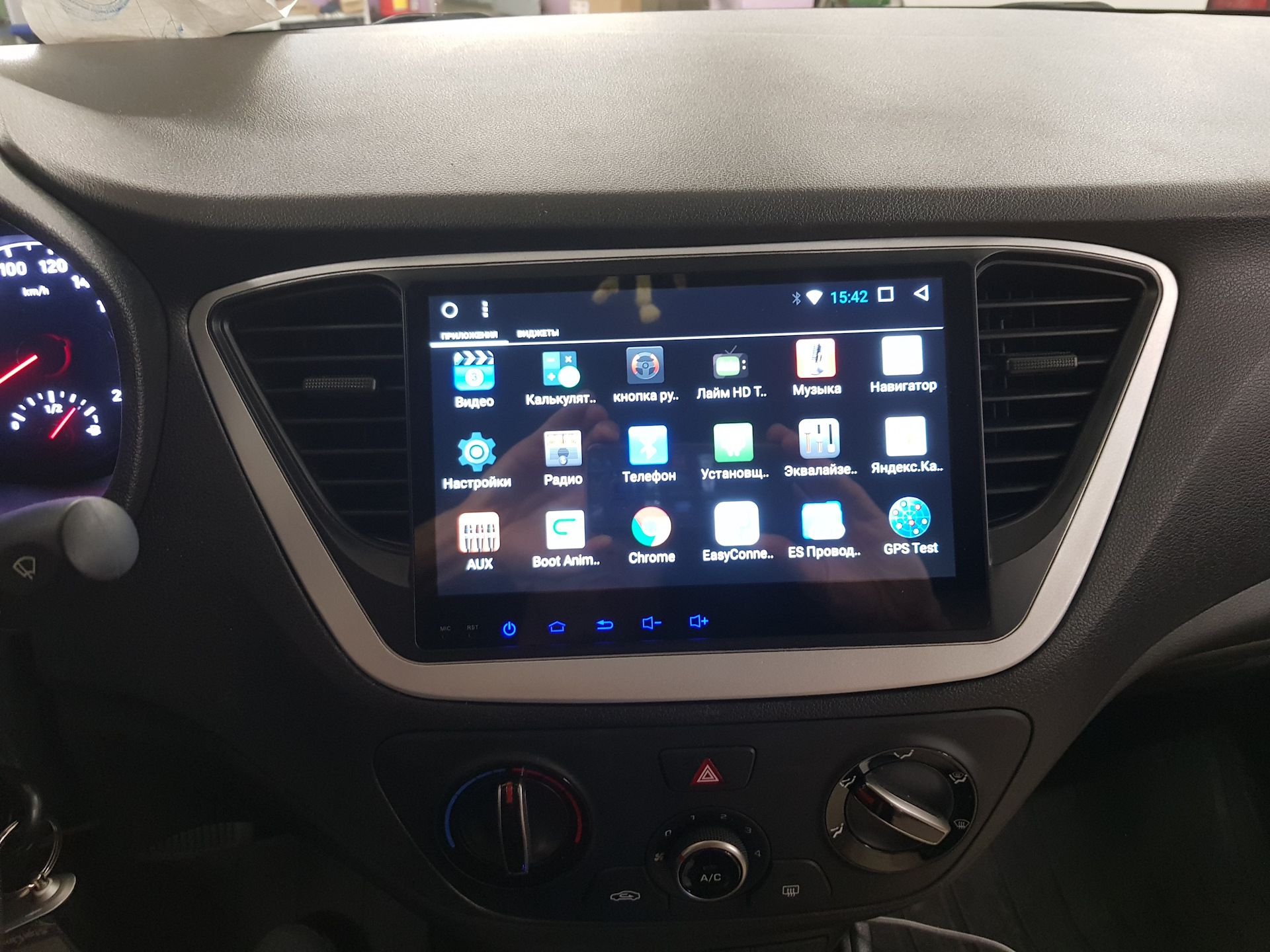 Hyundai solaris android