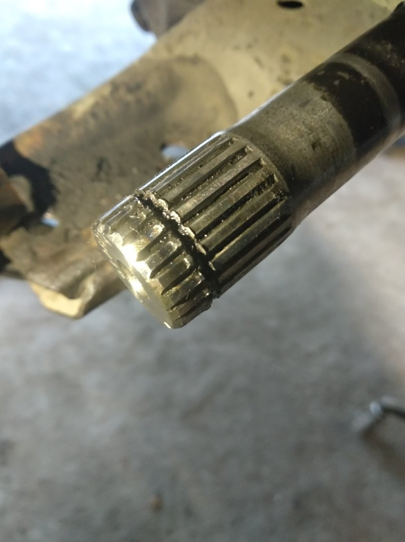 Шлицы рулевого колеса уаз патриот. Вал раздатки мазда сх9. Сх9 шлицы дифференциала. Шлицы переднего привода e53. Как снять со шлицов.