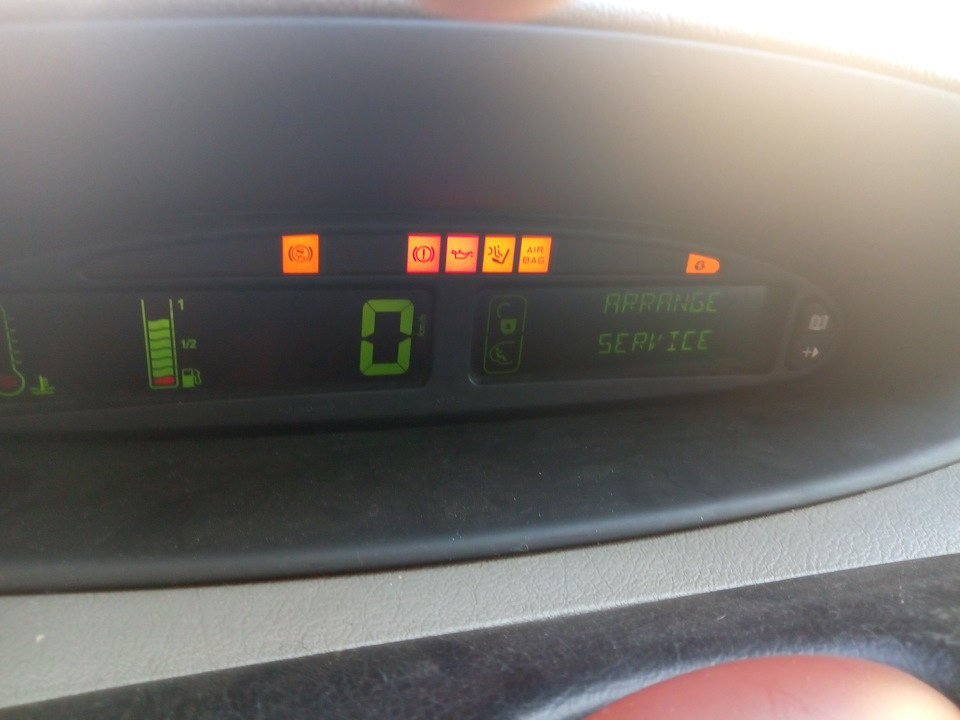 Значок заряда аккумулятора моргает и тухнет. Нужна помощь. — Citroen ...