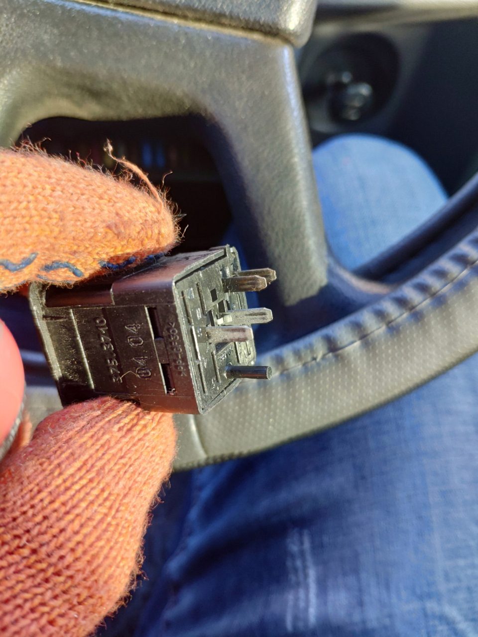 Кнопка подогрева заднего стекла и замок багажника — ЗАЗ 1103, 1,2 л ...