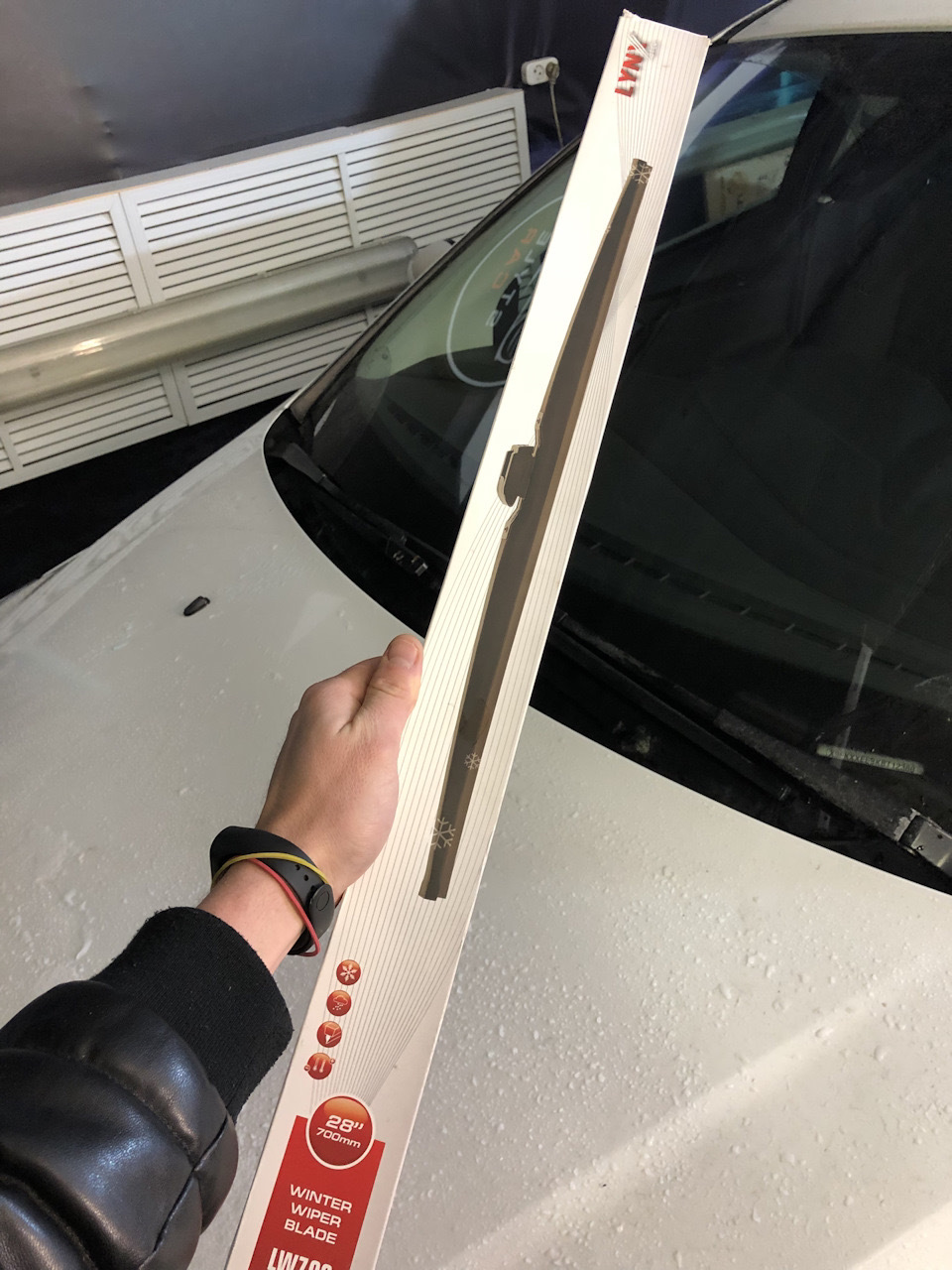 Зимние щетки дворников LYNX — Ford Focus Hatchback II, 1,6 л, 2011 года ...