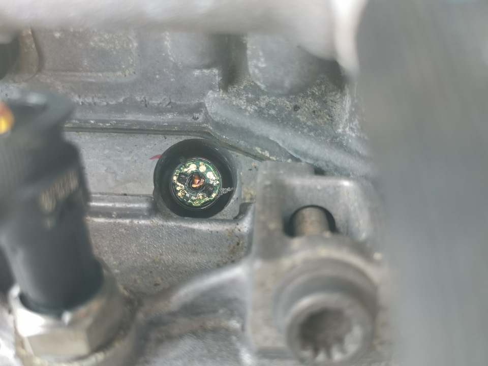 Замена свечи накала с датчиком давления — Volkswagen Passat B8, 1,6 л ...