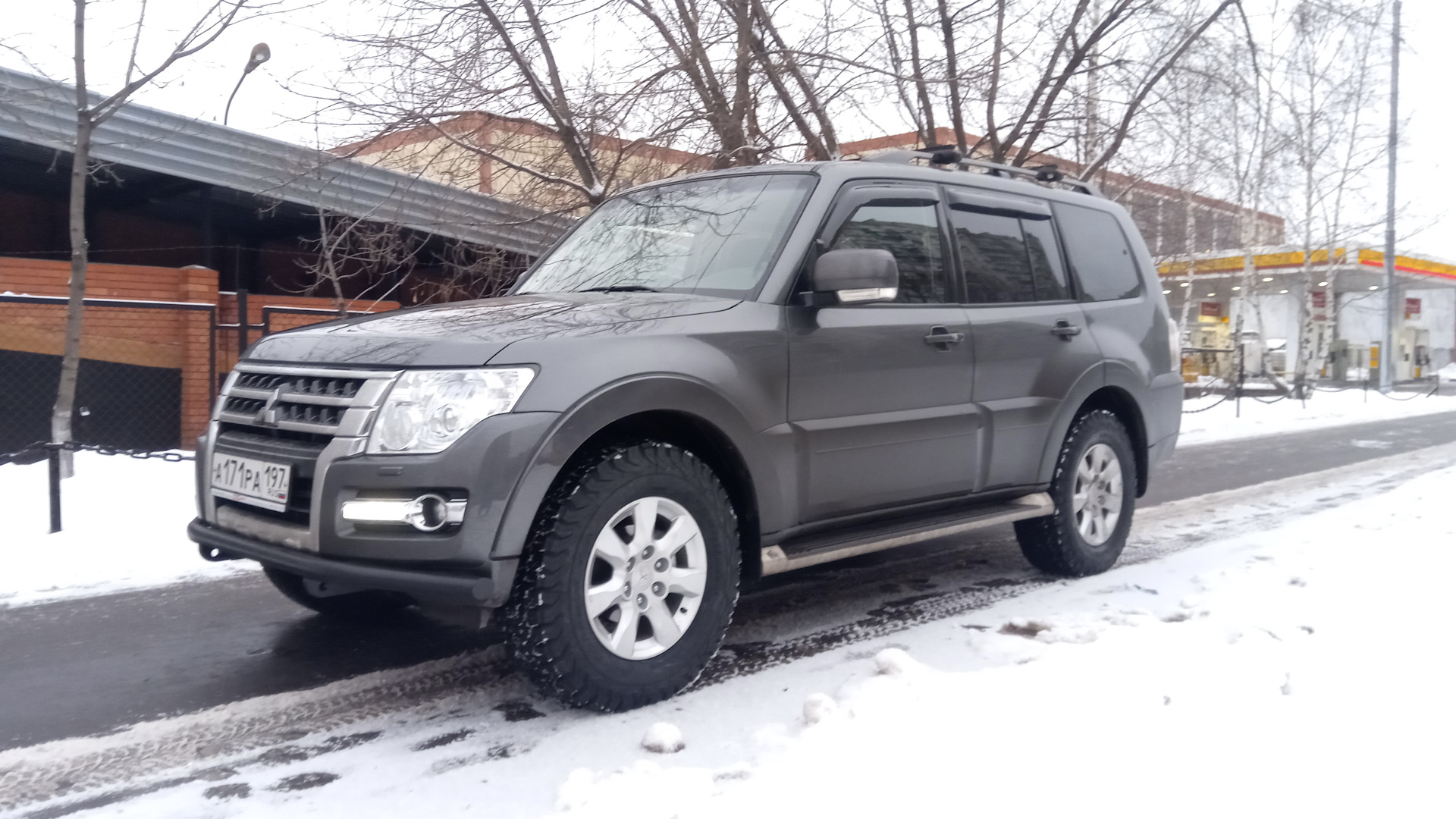 Hankook dynapro atm rf11 для митсубиси паджеро 4. Паджеро 4 колеса 285 70 17. Mitsubishi pajero на 33 колесах. Паджеро 4 колеса 285 70 17. 265 70 17 паджеро 4.
