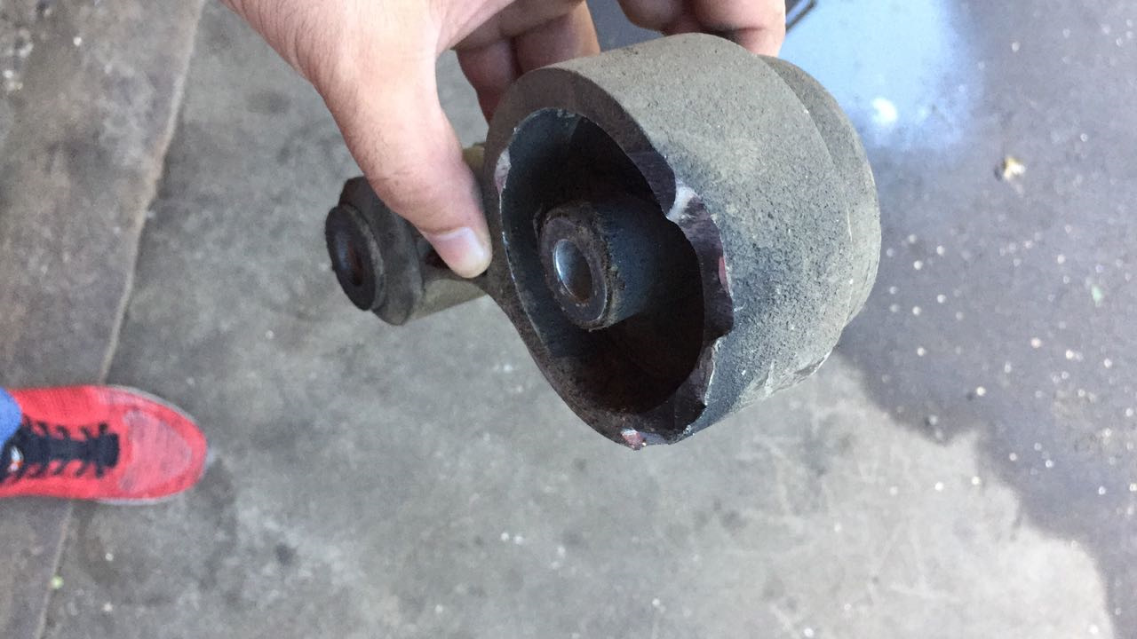 Замена опор двигателя — Mazda 6 (1G) GG, 2,3 л, 2004 года | визит на ...