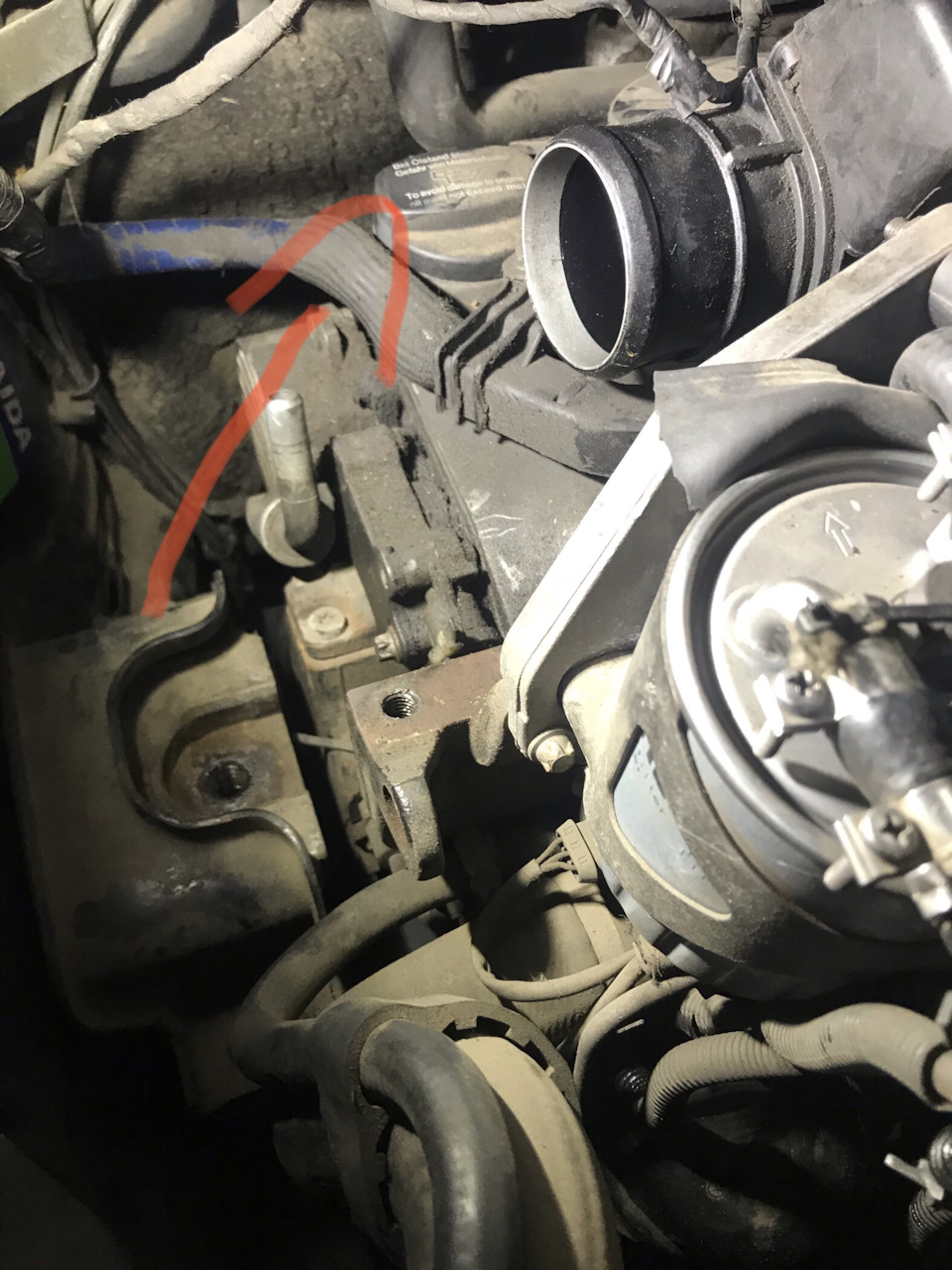 Замена патрубка помпы — Mercedes-Benz Vito (1G), 2,2 л, 2002 года ...