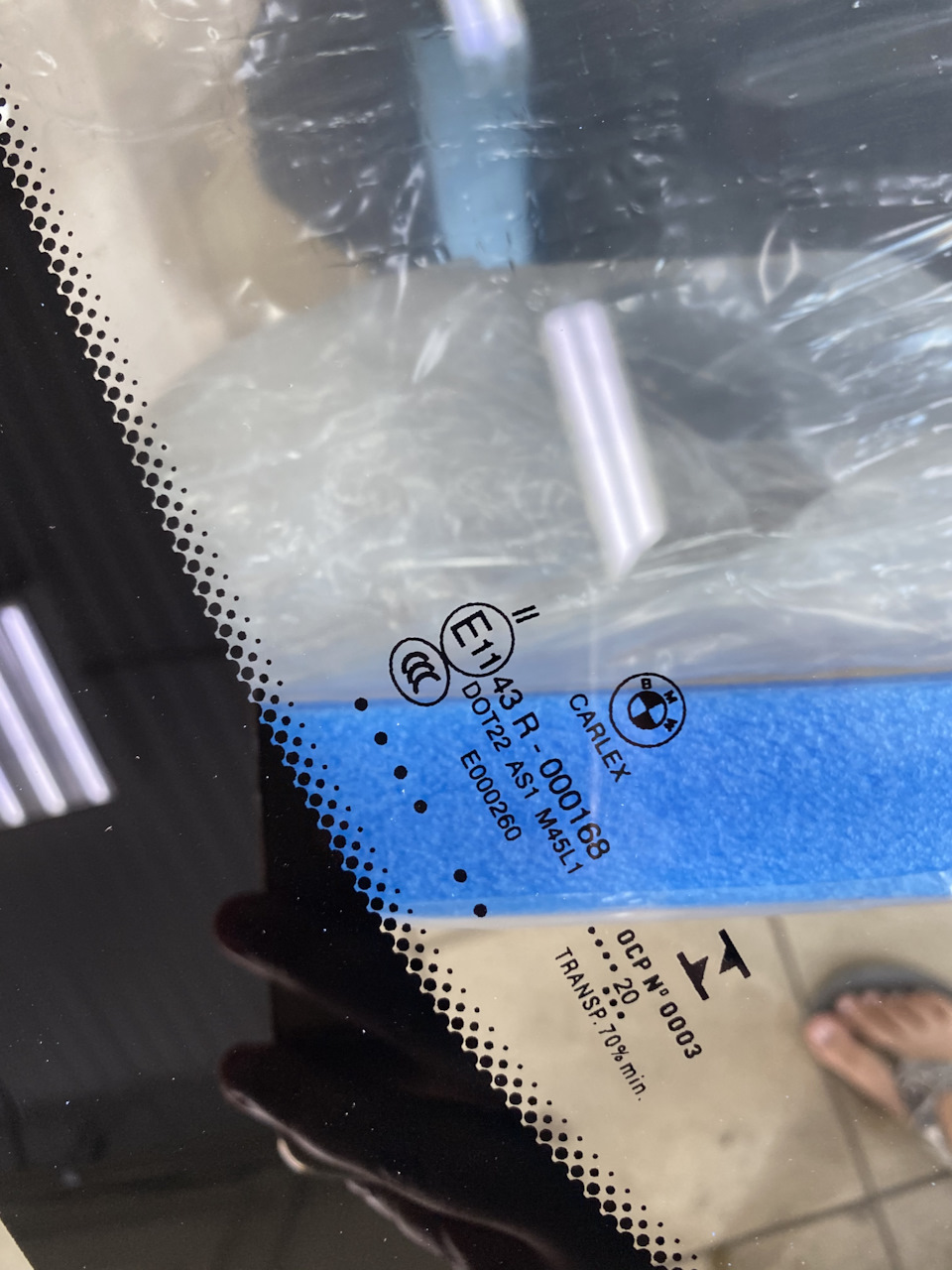 Если кому нужно — лейблик, кстати тут очень заметно, насколько стекло прозрачнее и — BMW 2 series Active Tourer (F45)