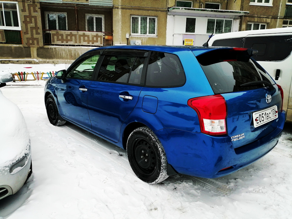 Toyota Corolla Fielder 2010 синий