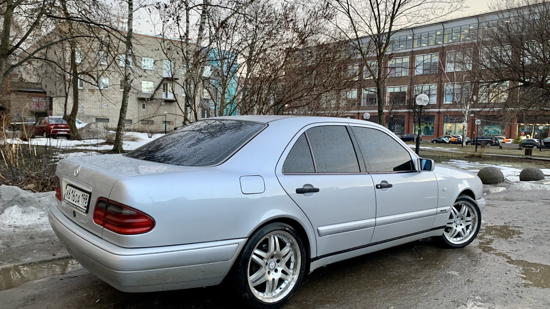 Mercedes-Benz E-class (W210) 2.0 бензиновый 1996 | Серебро на DRIVE2