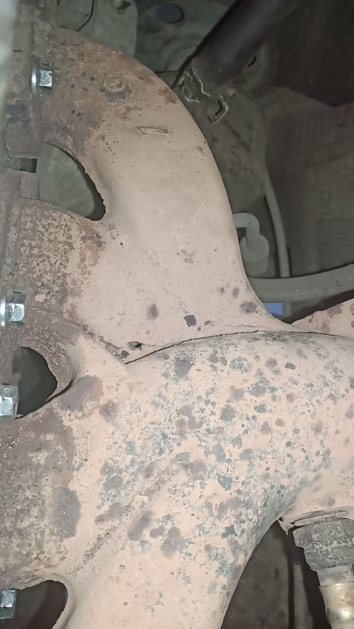 Лопнул выпускной коллектор — Dodge Caravan IV, 2,4 л, 2002 года ...