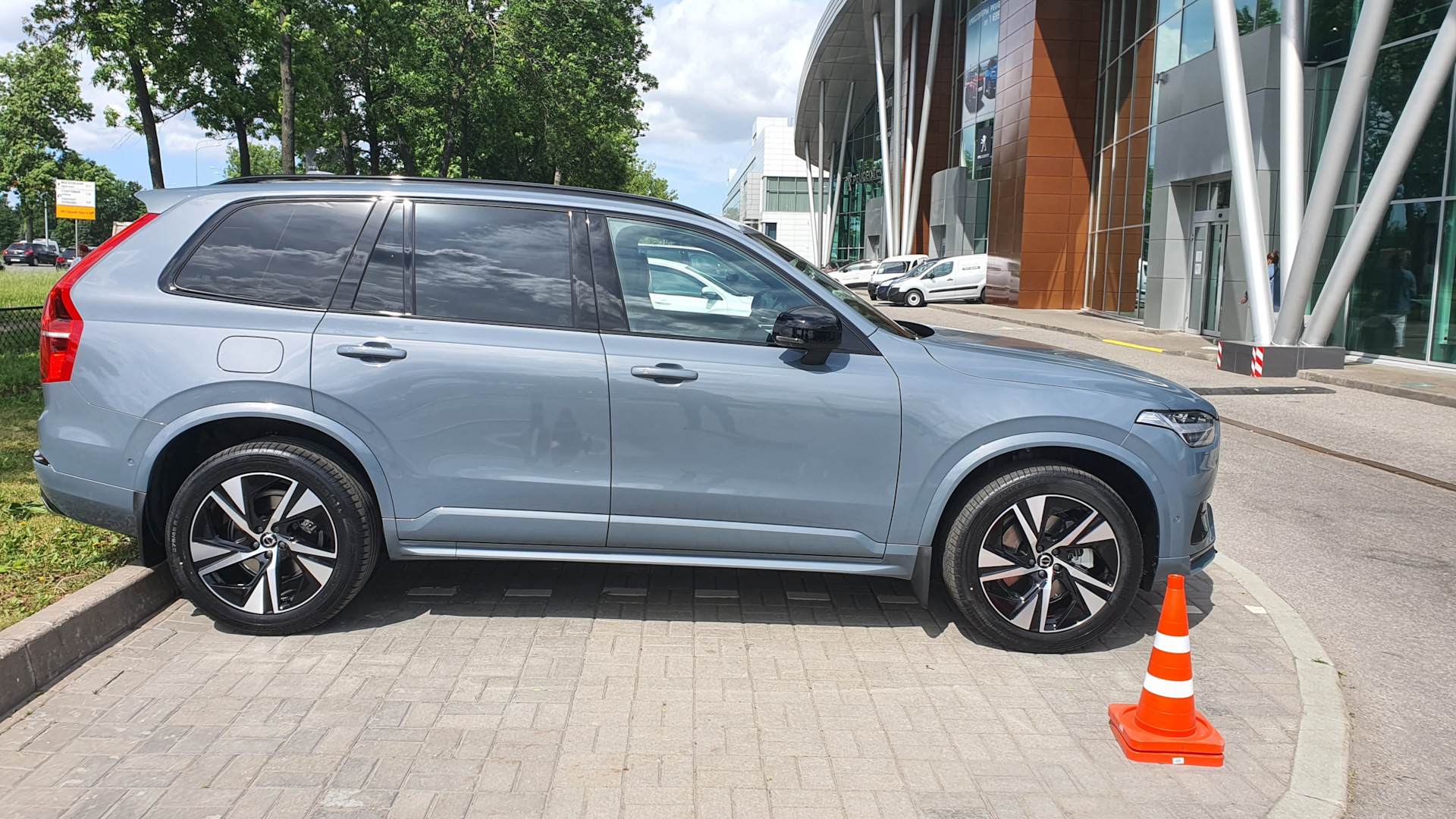 Volvo xc60 Pine Grey