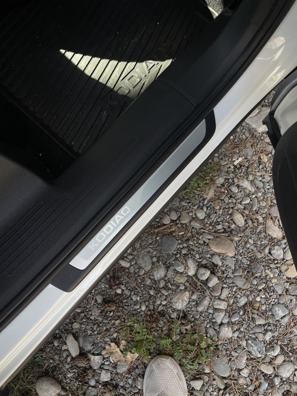 12. Защитно-декоративные накладки порогов — Skoda Kodiaq (1G), 1,4 л ...