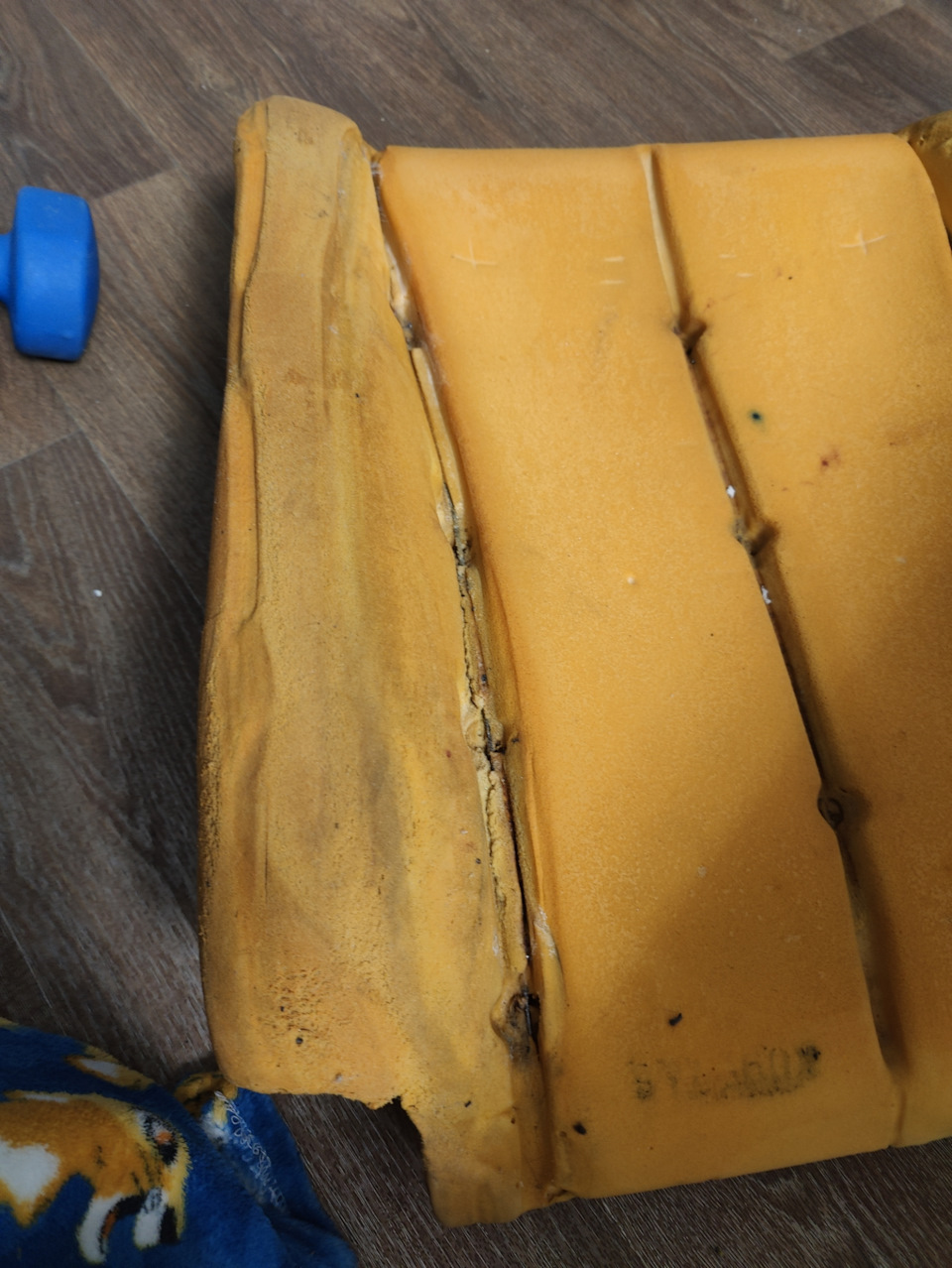 боковой поддержки спинки тоже досталось — Toyota Chaser (100)