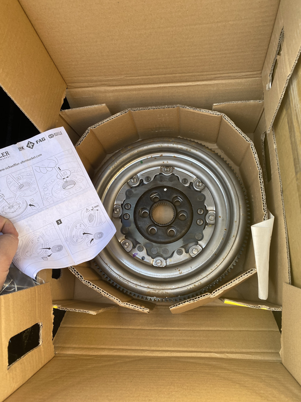 Замена двухмассового маховика — Volkswagen Passat B6, 2 л, 2006 года ...