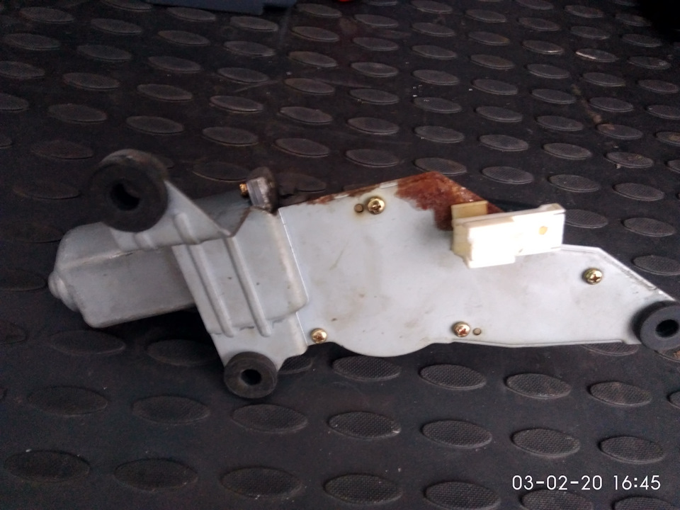 Расположение предохранителя розетки 12V в Lacetti - Chevrolet Lacetti Sedan, 1,4