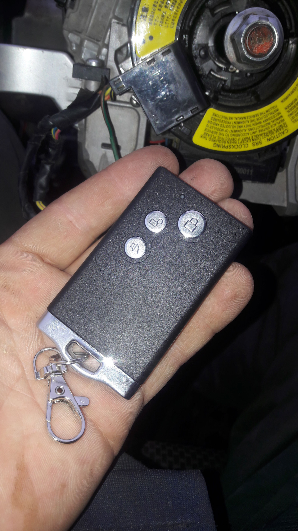 брелок — Mitsubishi Lancer IX. Запчасти на фото: N0010, Q0011