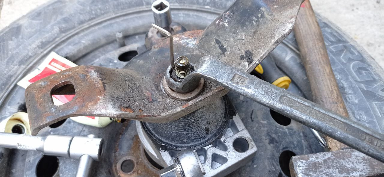 Неисправности Форд Фокус и их устранение. Часть 2. Замена опоры ДВС ...