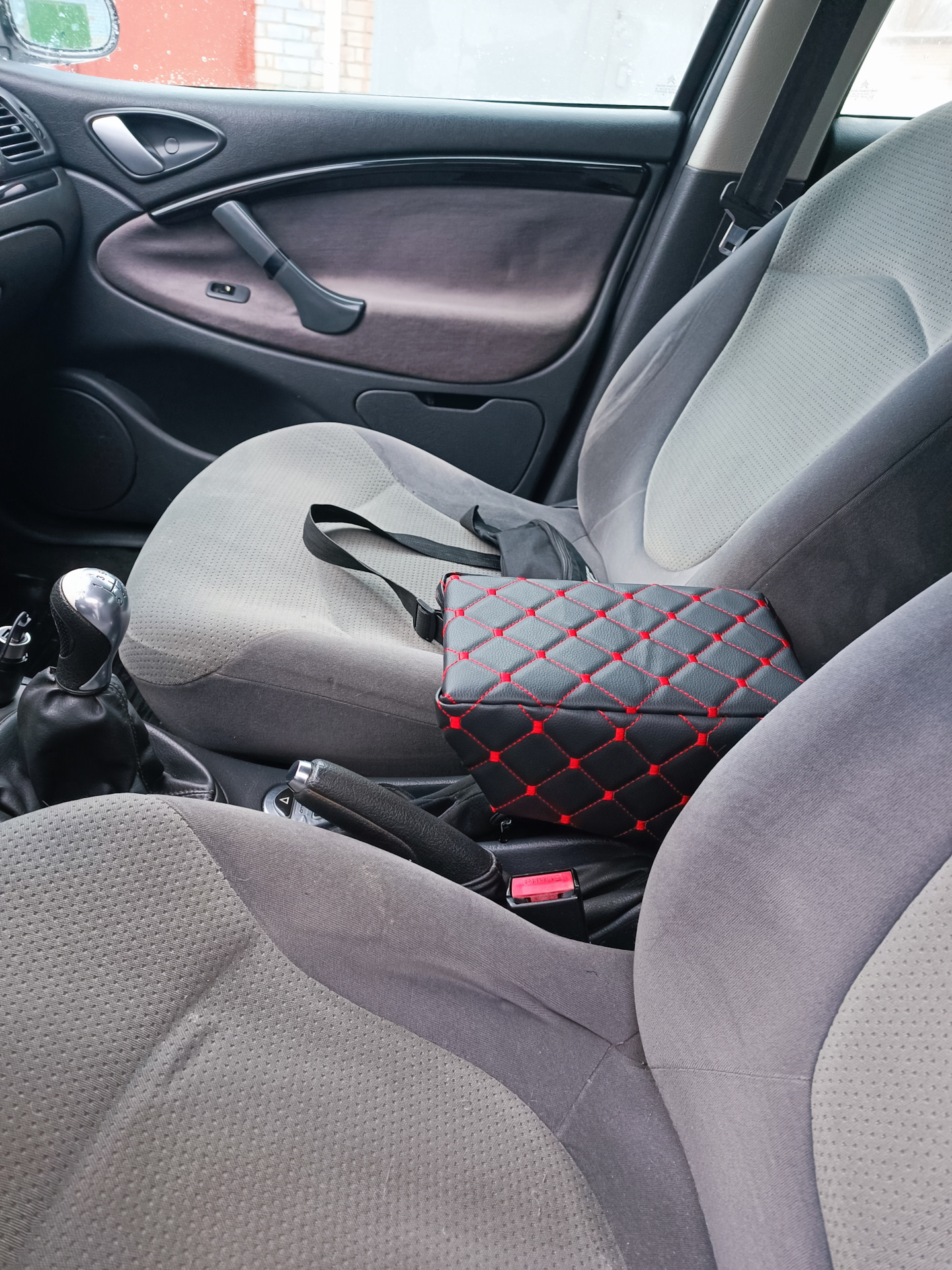 Подлокотник, музыка. — Citroen C5 (1G), 1,6 л, 2004 года | аксессуары ...