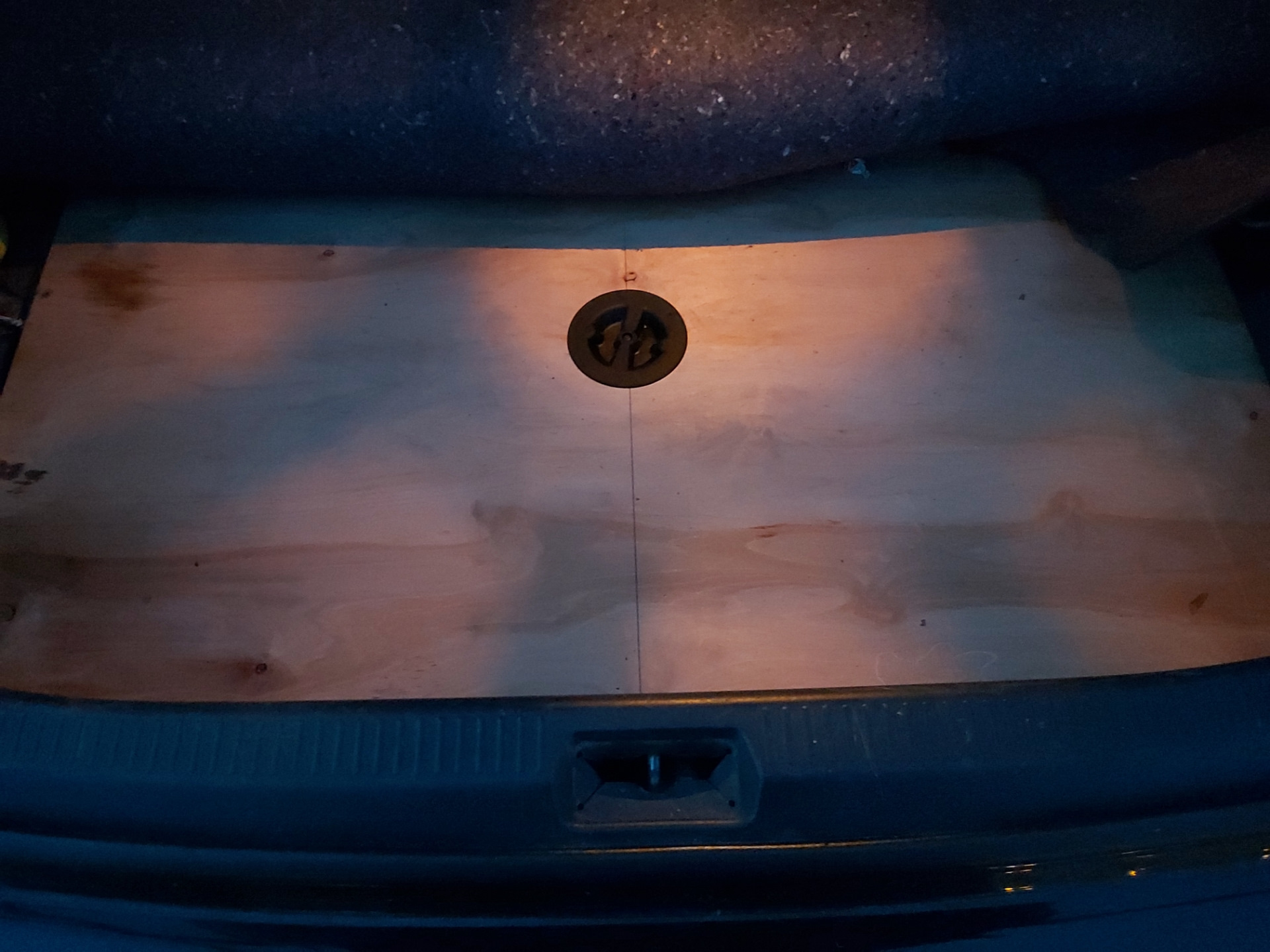 Перевернутая запаска в багажнике в качестве органайзера. — Toyota Camry ...