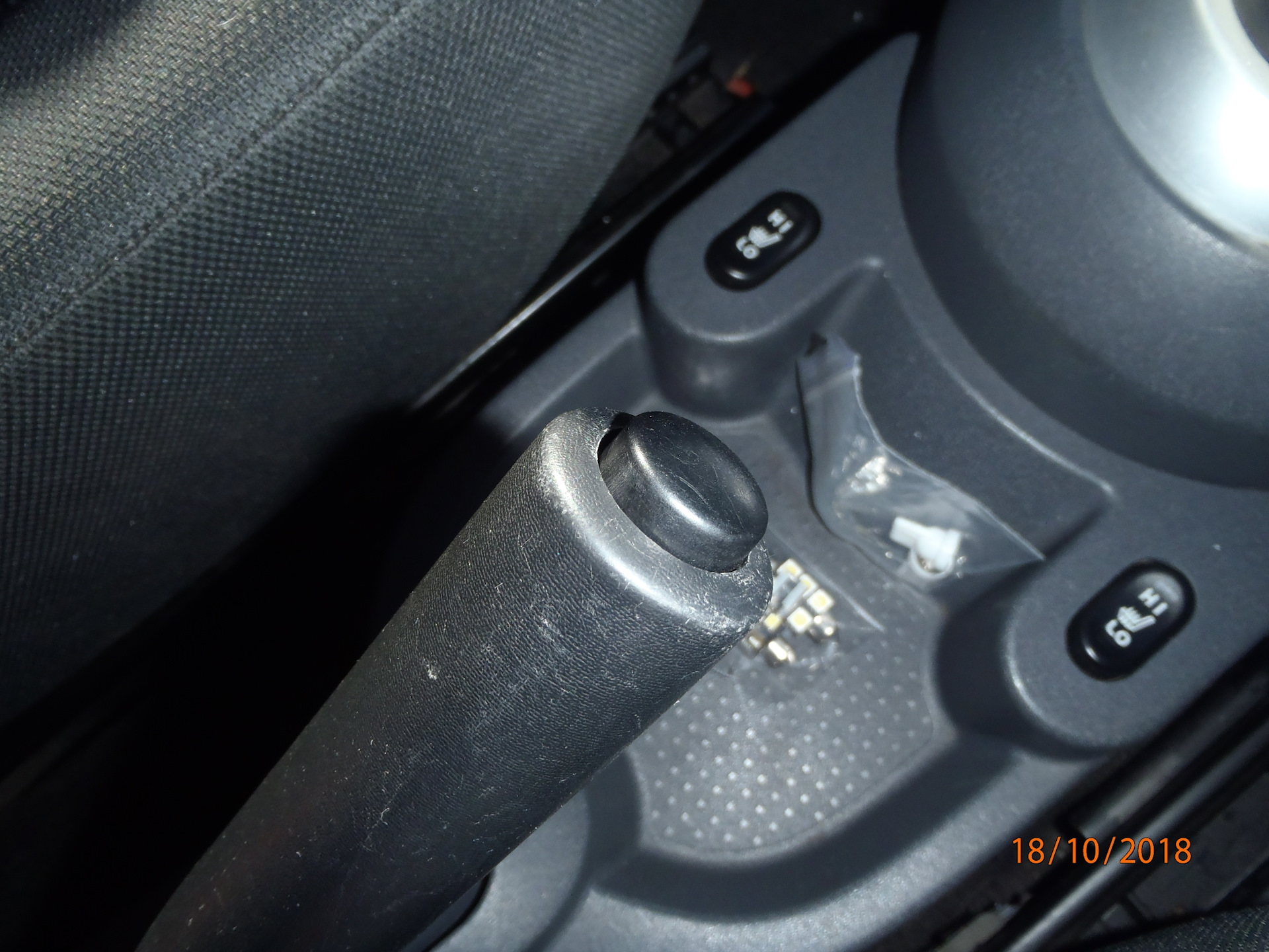 Кнопка ручника — Mitsubishi Colt VI, 1,3 л, 2008 года | своими руками ...