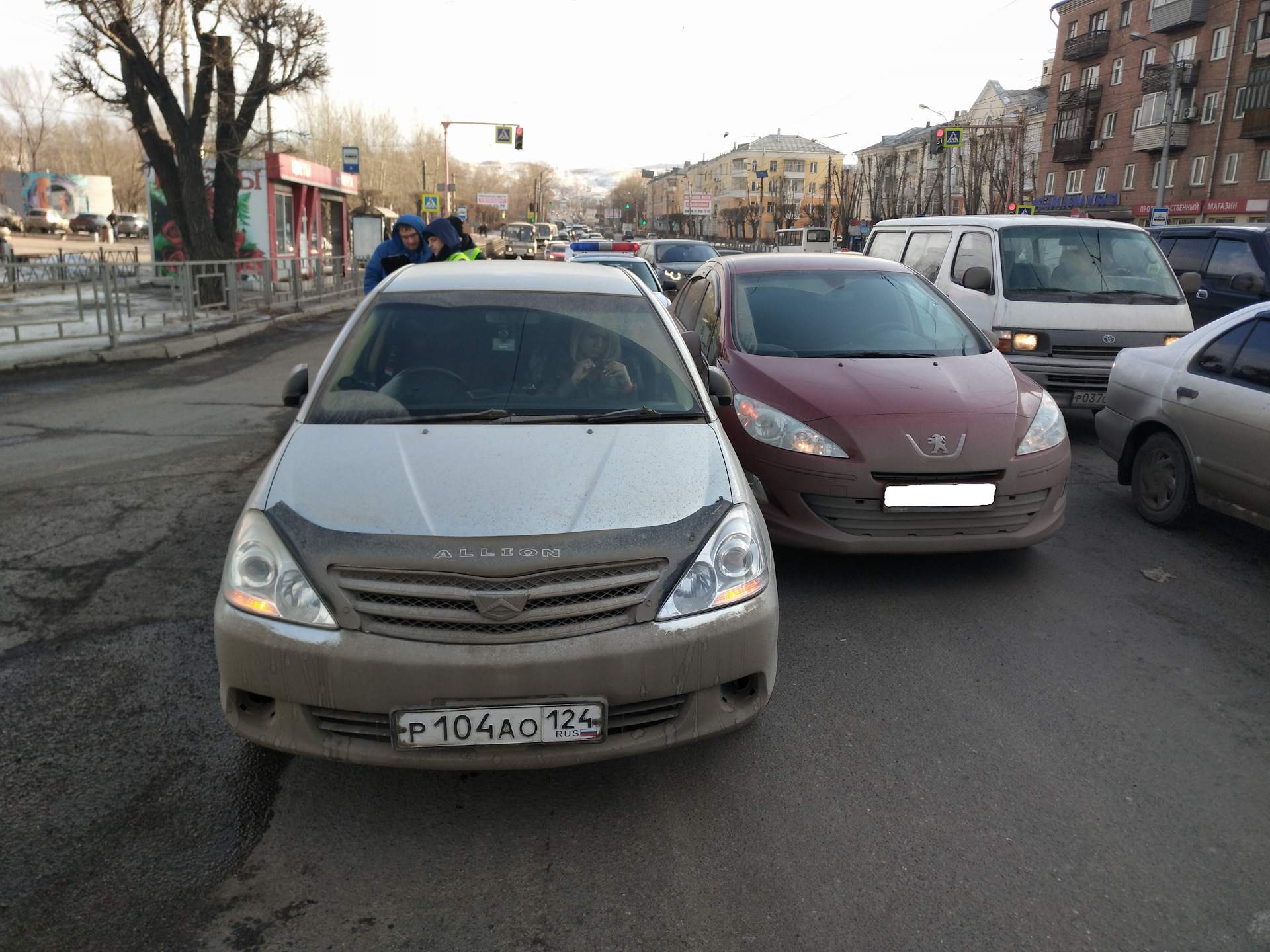 Этот безумный, безумный, безумный, безумный мир — Toyota Allion (T240), 1,8  л, 2002 года | ДТП | DRIVE2