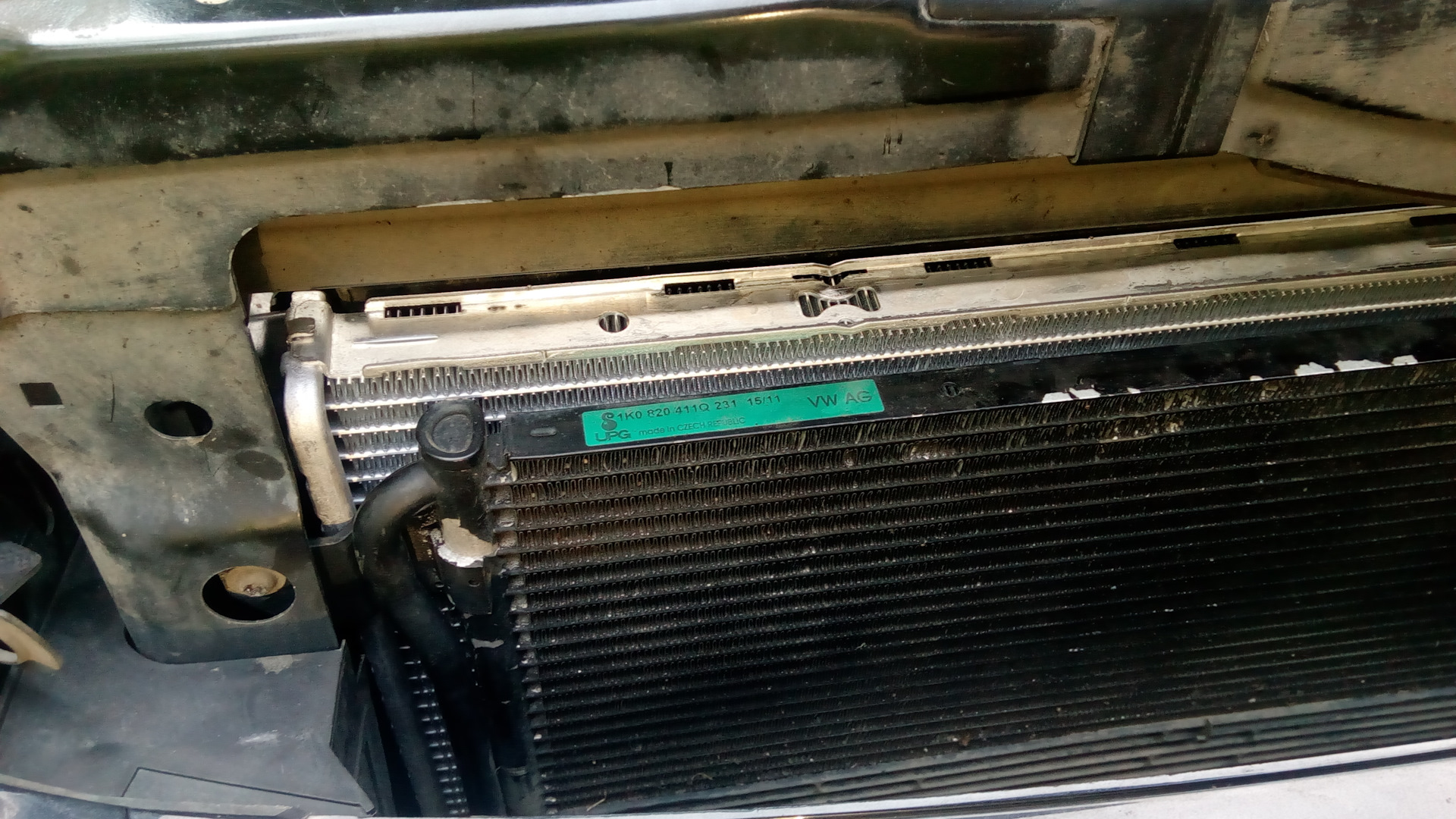 Замена радиатора шкода тур. Радиатор кондиционера Octavia a7 FL.