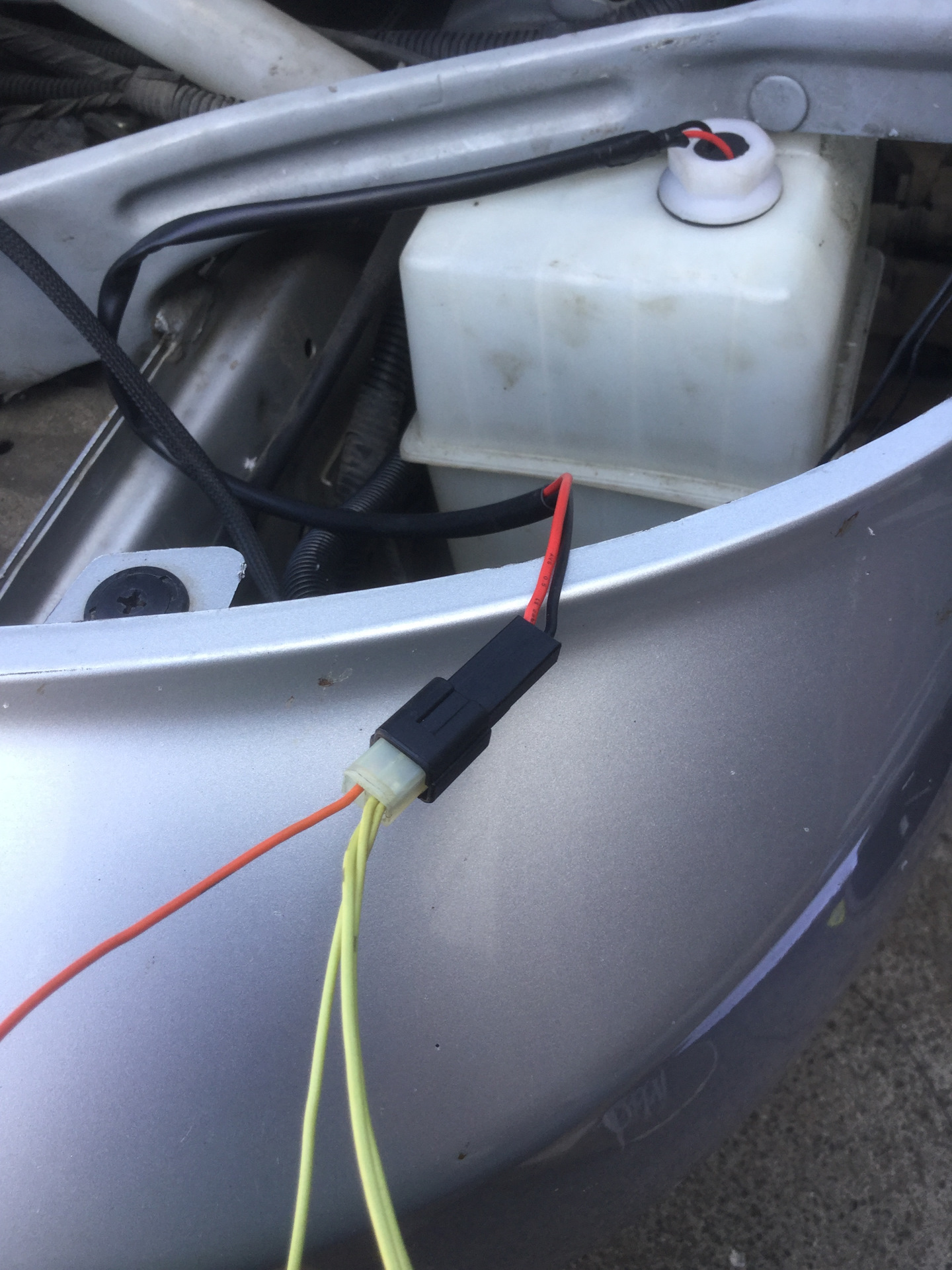 Тройник омывателя лобового стекла лачетти. Устройство омывателя лачетти. Не работает омыватель лачетти. Коммутатор шевроле лачетти. Не работает омыватель лачетти.