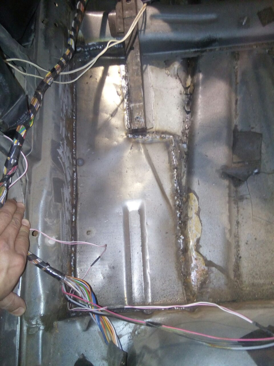 Замена днища на приора. Замена днища на приора. Ваз 2110 днище бака. Проварка днища приора. Замена днища на приора.