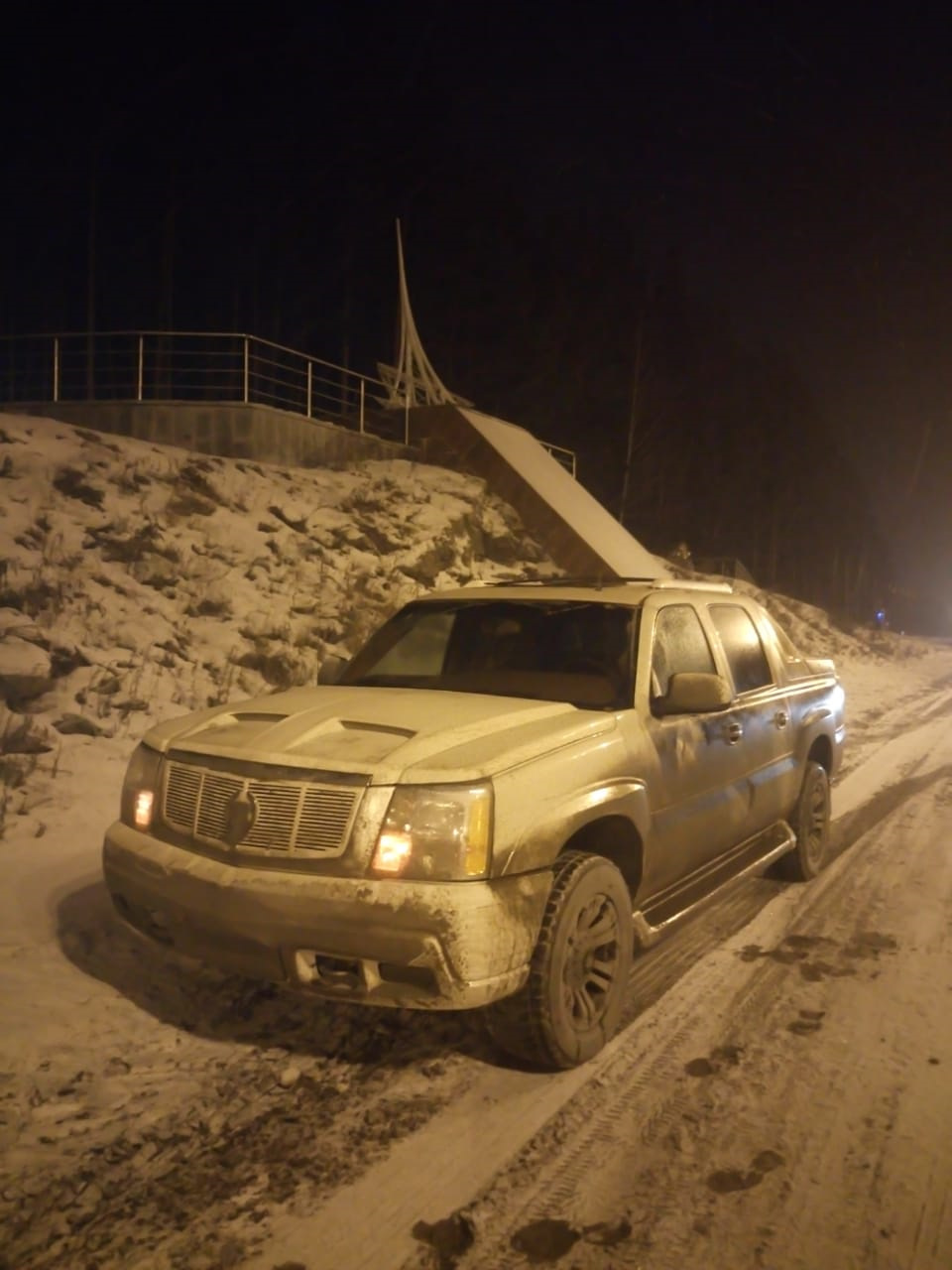 Дальняя поездка и расход топлива — Cadillac Escalade (2G), 6 л, 2002 ...