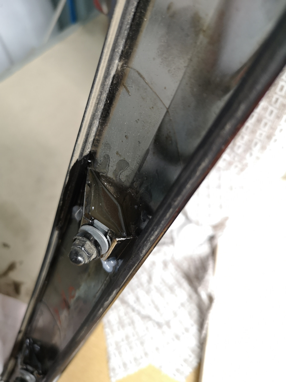 Крепление сабли капота. Ремонт. — Nissan Almera V (G11/15), 1,6 л, 2015 ...