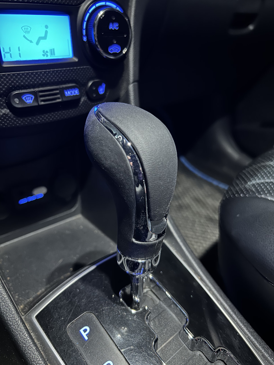 Ручка АКПП — Hyundai Solaris, 1,6 л, 2011 года | стайлинг | DRIVE2