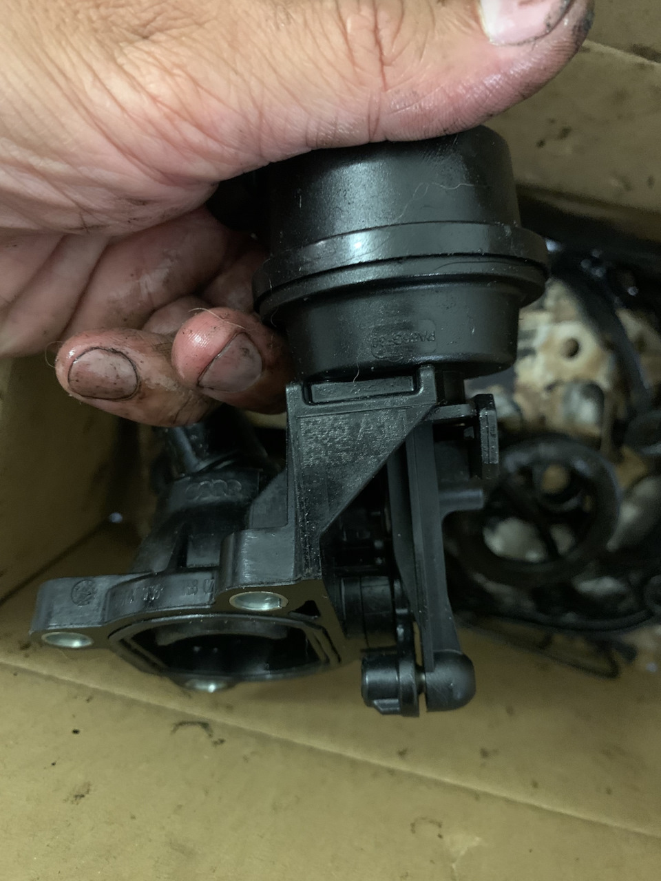 Орига. Стоит на плите теплообменника и новой ревизии. Уже менял официал видимо, дата производства 2023 — Porsche Cayenne (2G) 958