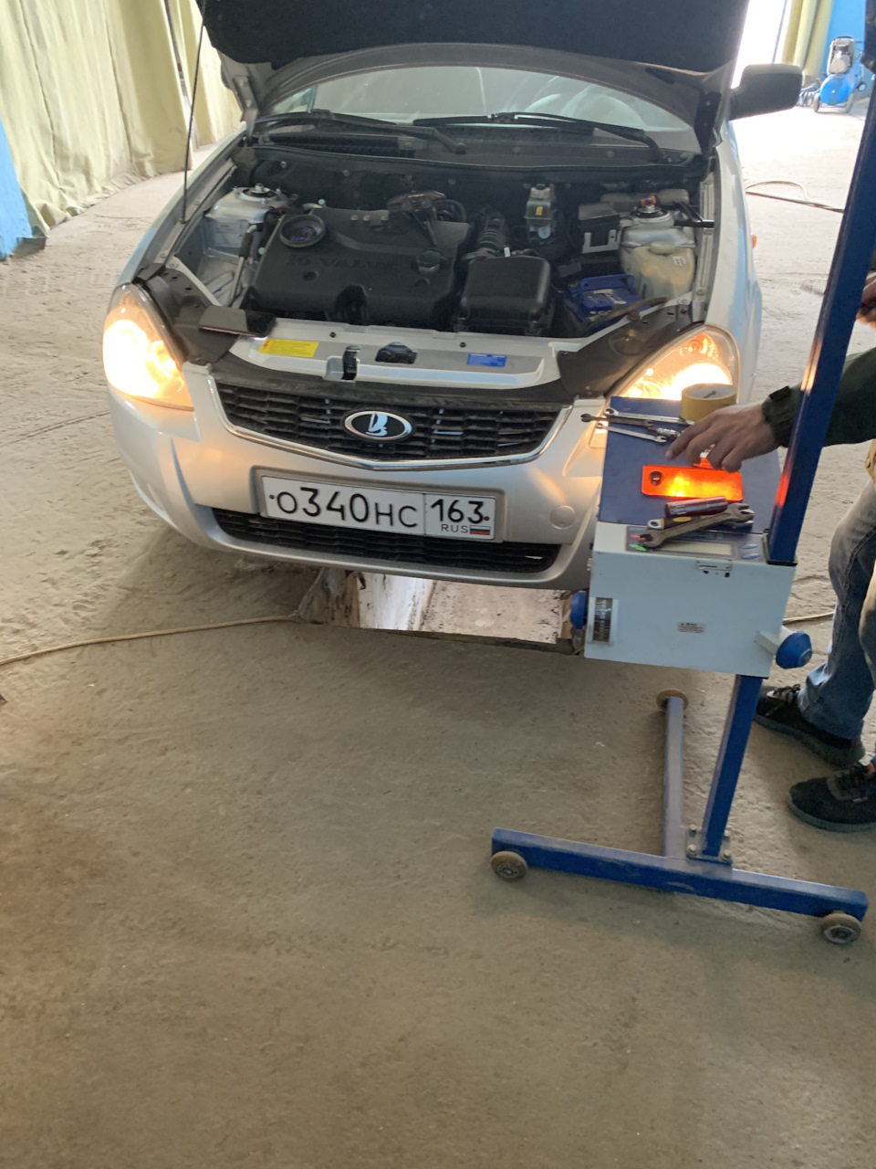 Регулировка фар — Lada Приора хэтчбек, 1,6 л, 2011 года | визит на ...