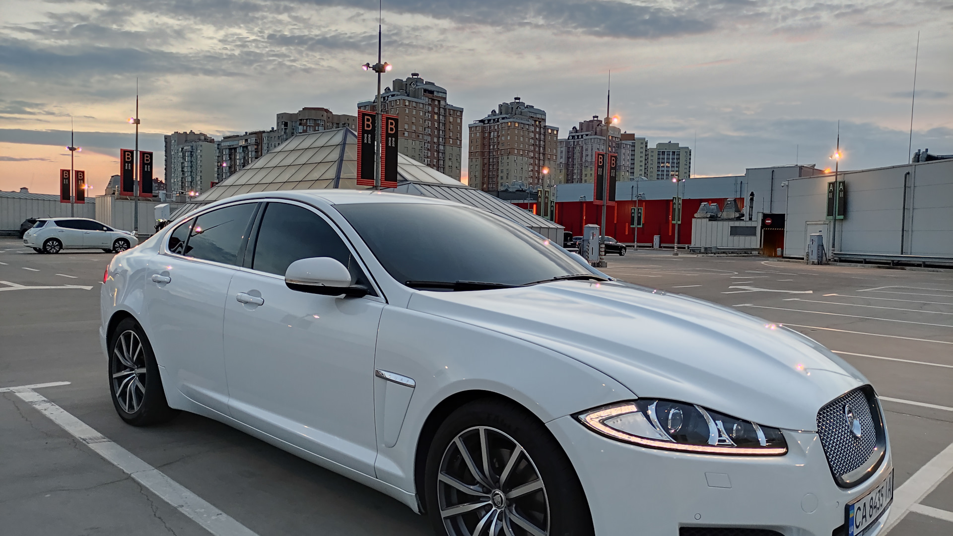 Ягуар xf 3.0 дизель. Jaguar XF обои на рабочий стол.