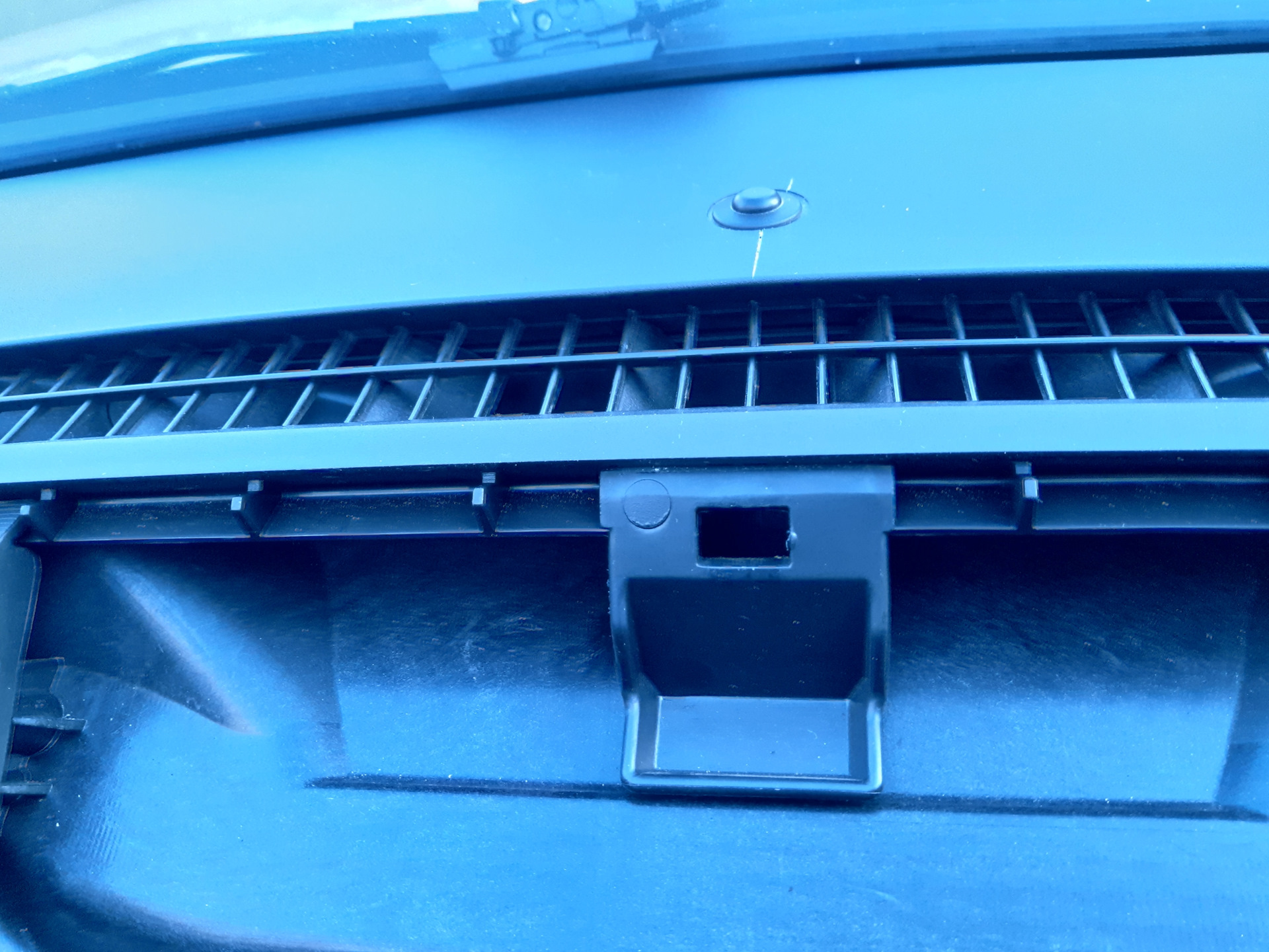 #38. Need help, винт в воздуховоде — Mazda 3 (1G) BK, 1,6 л, 2006 года ...